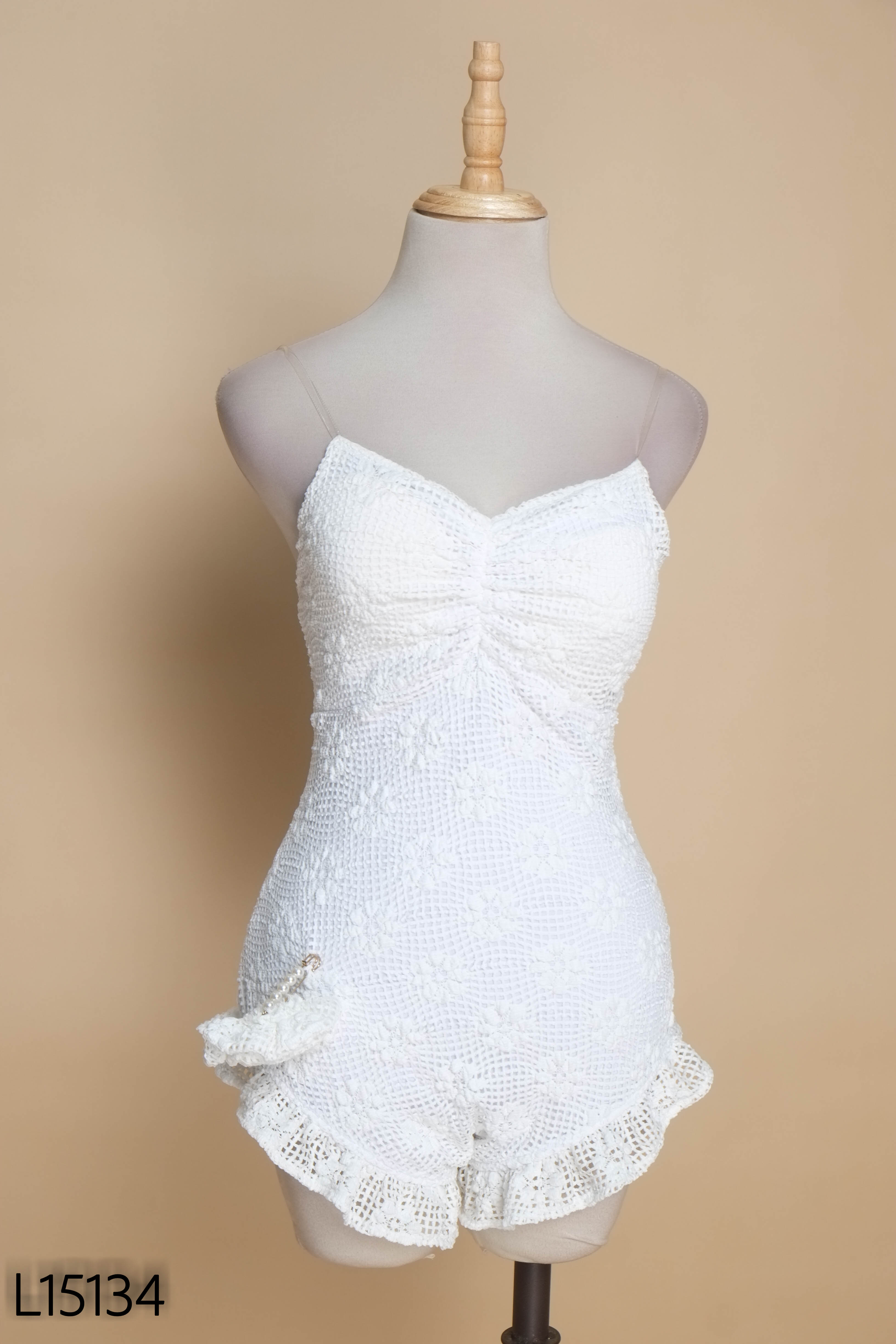 Bodysuit trắng ren họa tiết