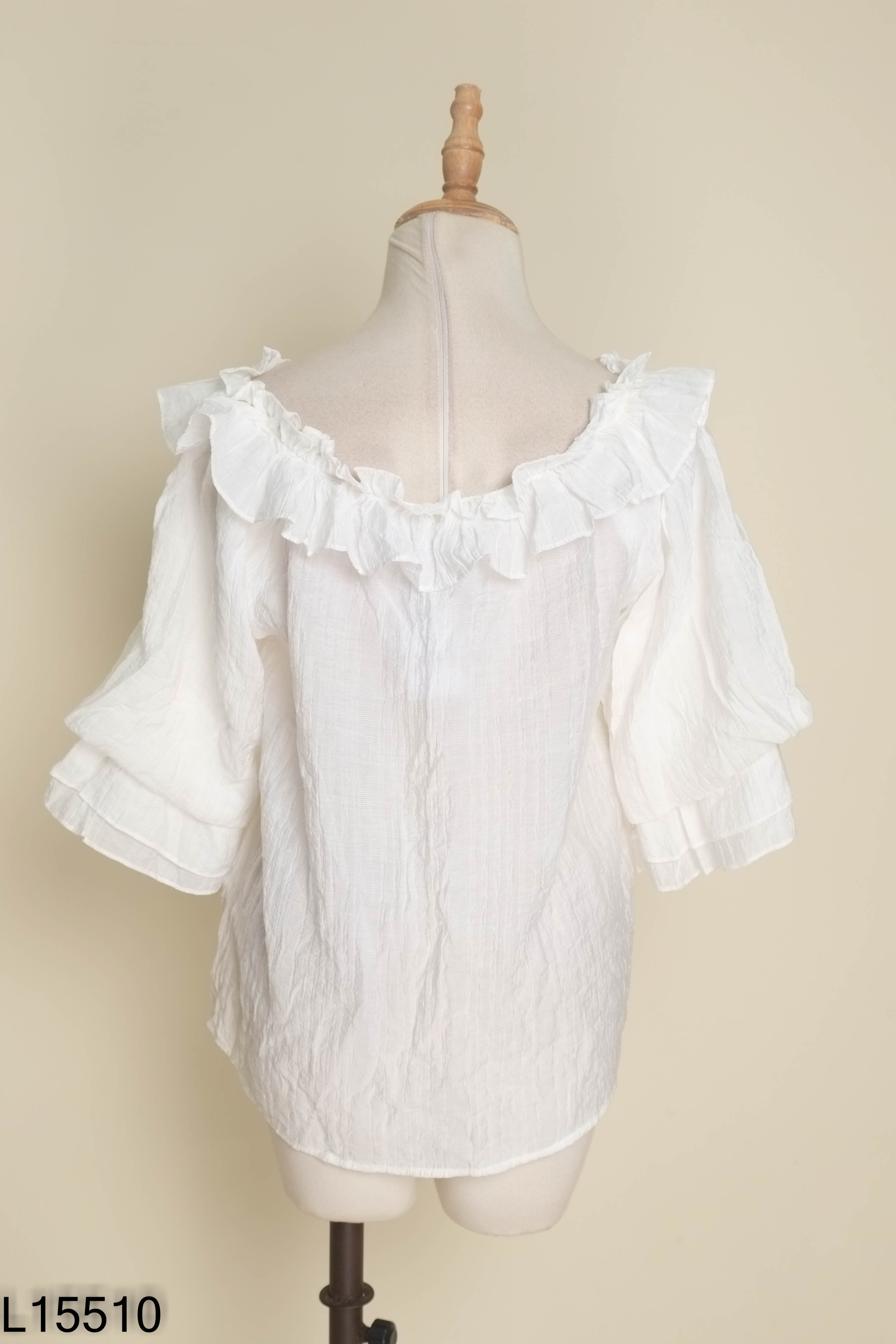 Áo trắng IVY MODA phối kiểu