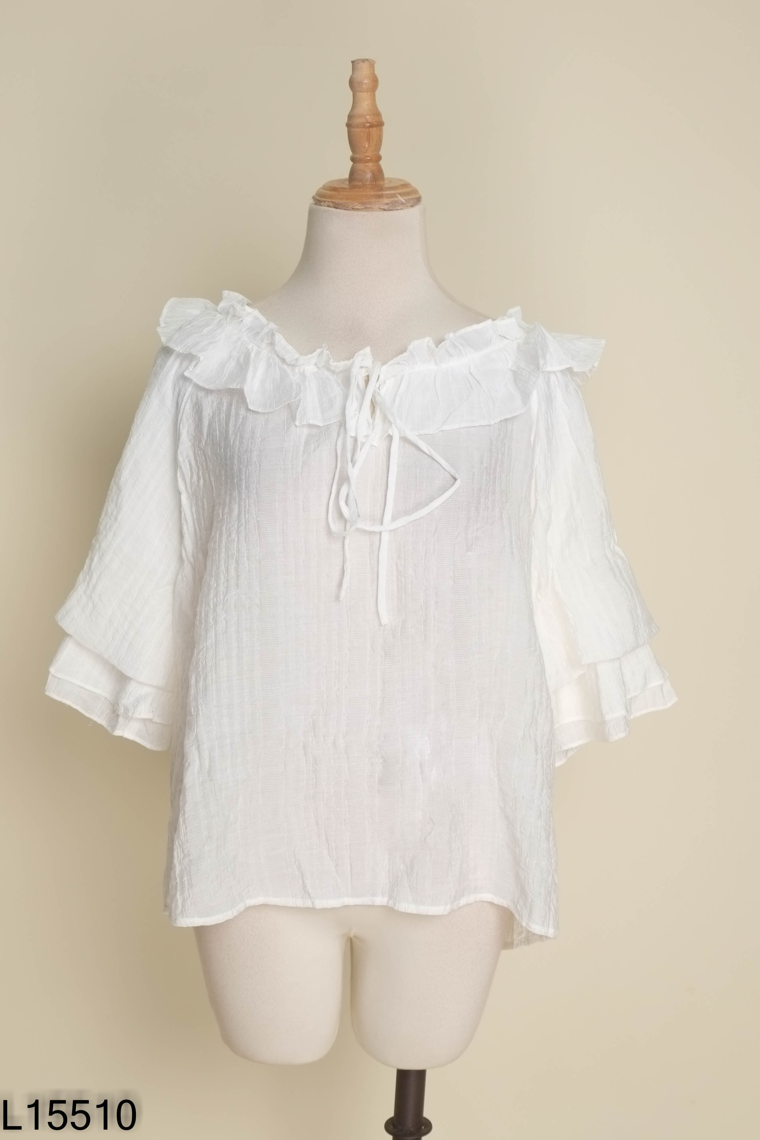 Áo trắng IVY MODA phối kiểu