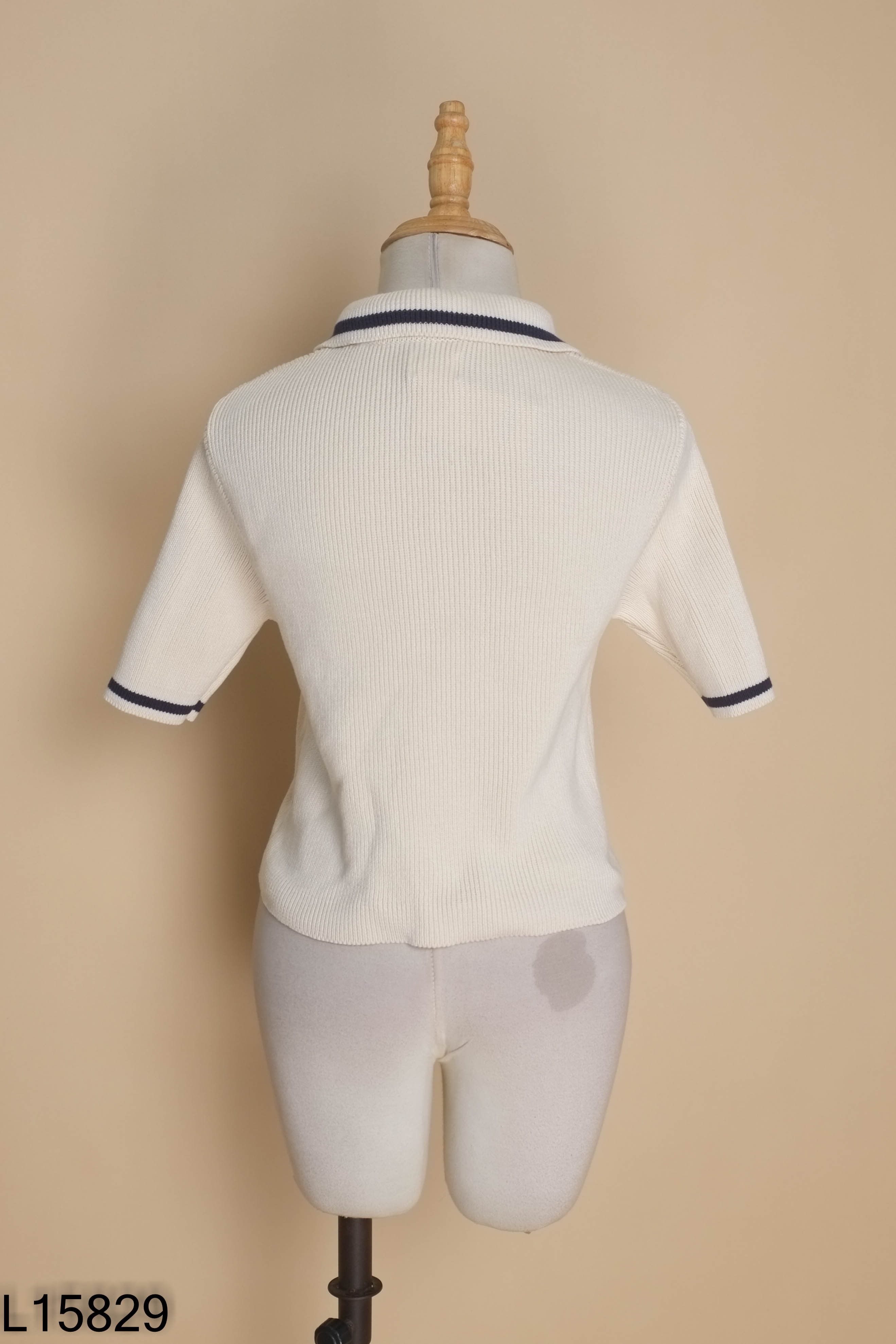 Áo be COTTON ON cổ bẻ viền xanh than