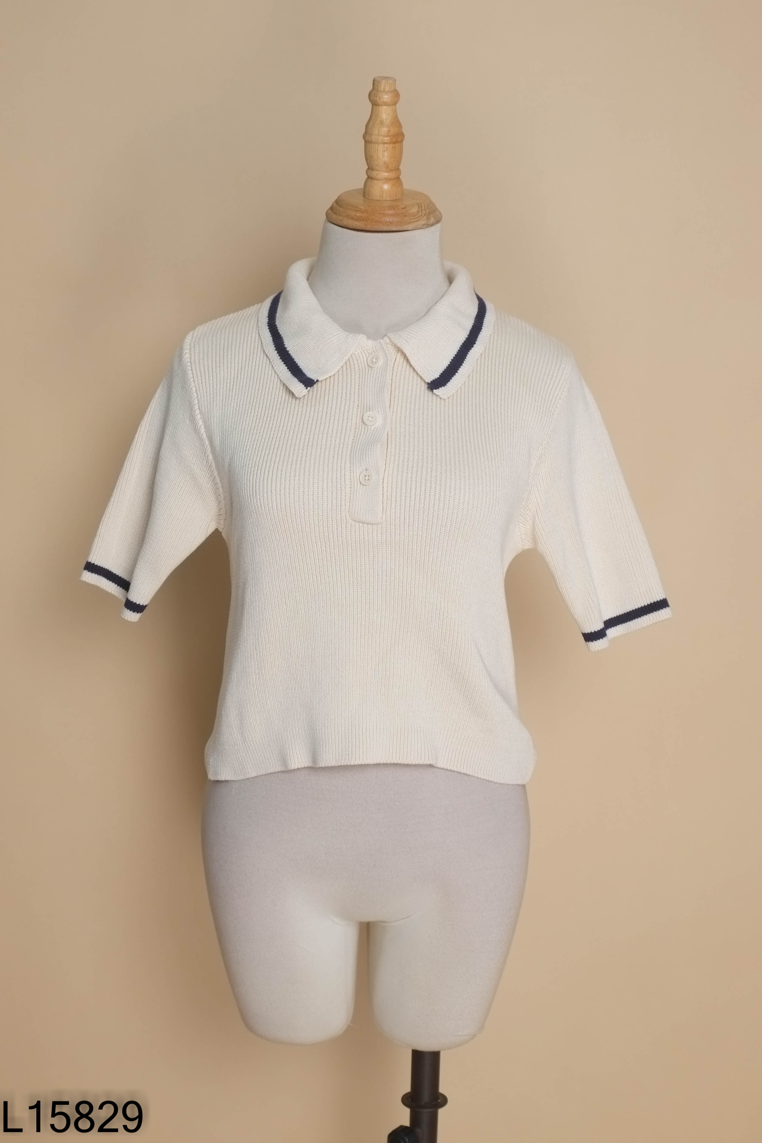 Áo be COTTON ON cổ bẻ viền xanh than