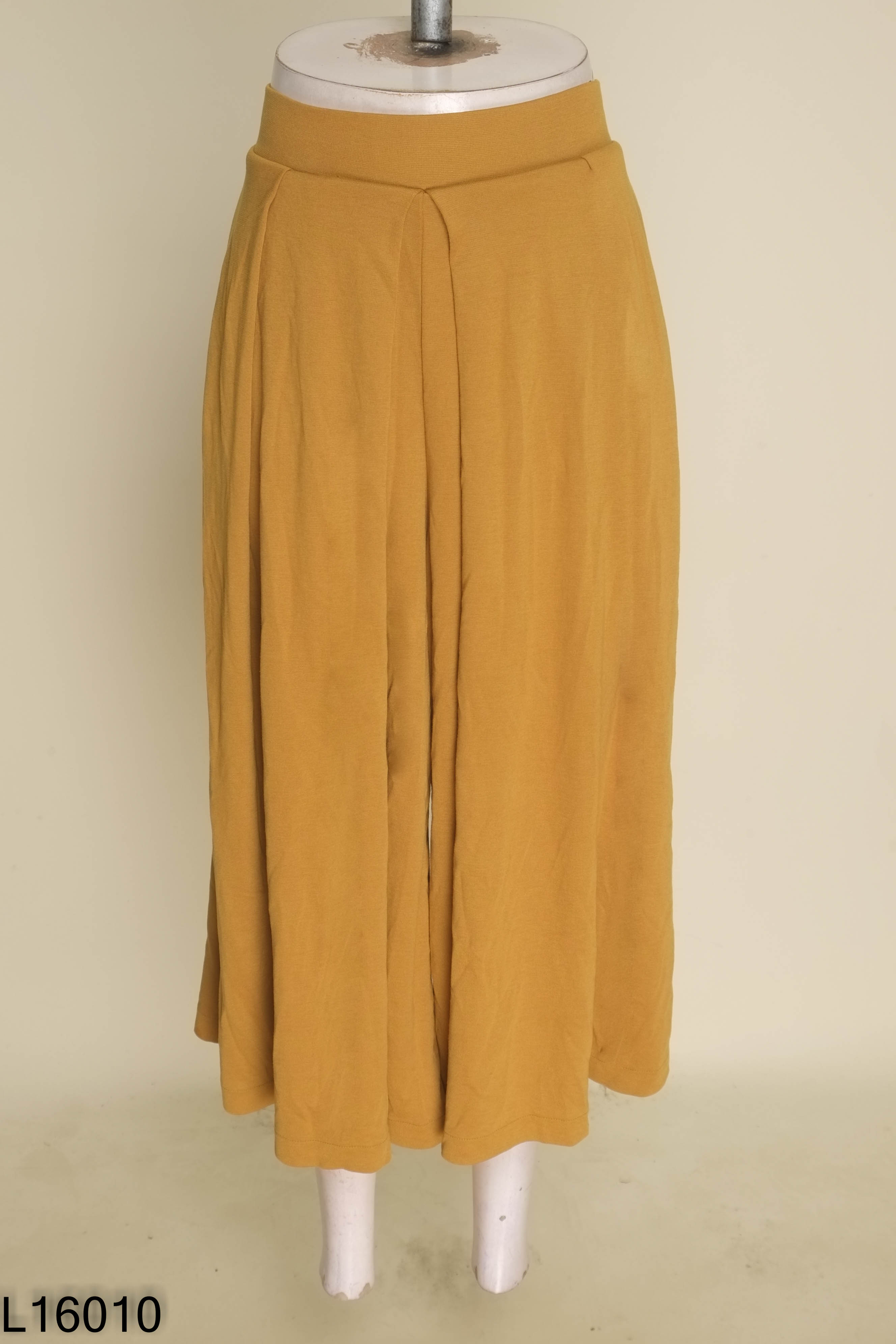 Quần UNIQLO xanh rêu