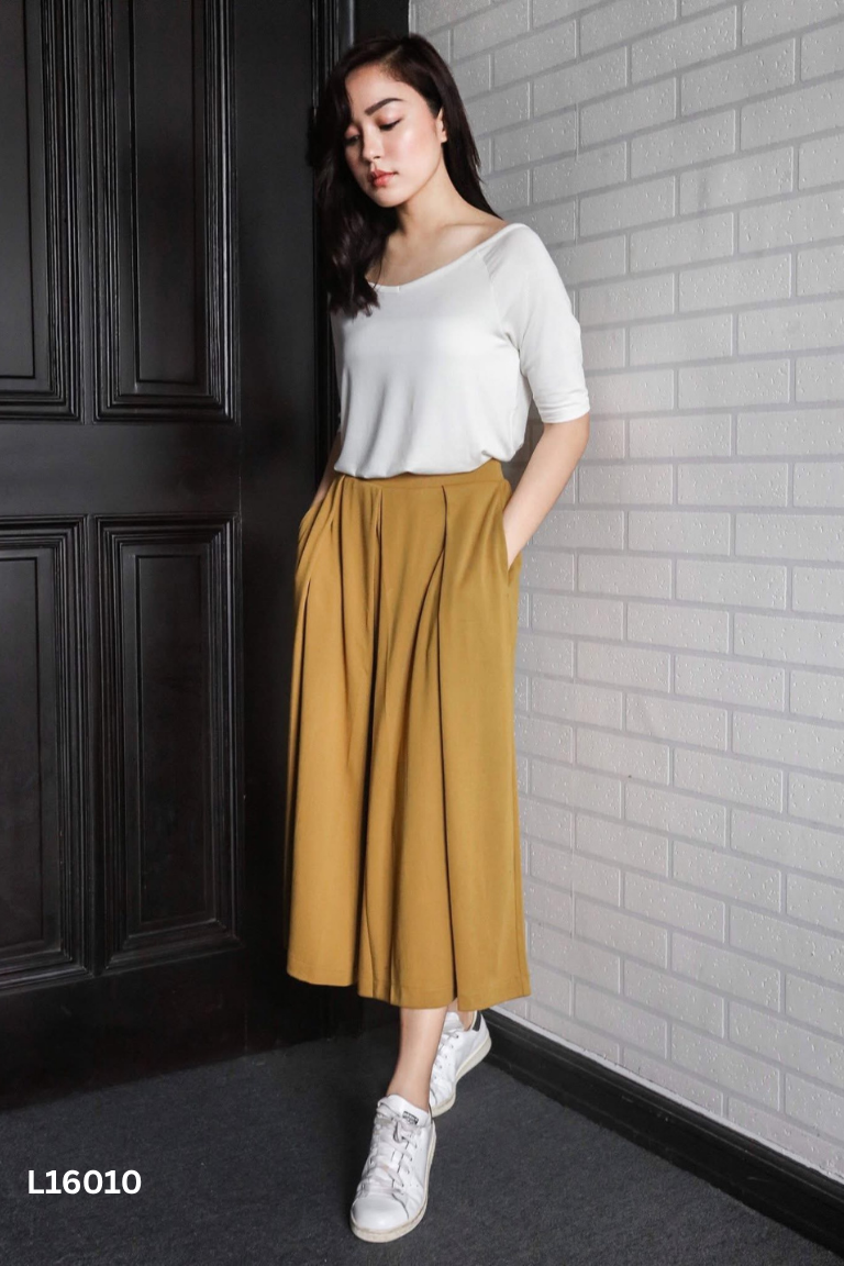 Quần UNIQLO xanh rêu