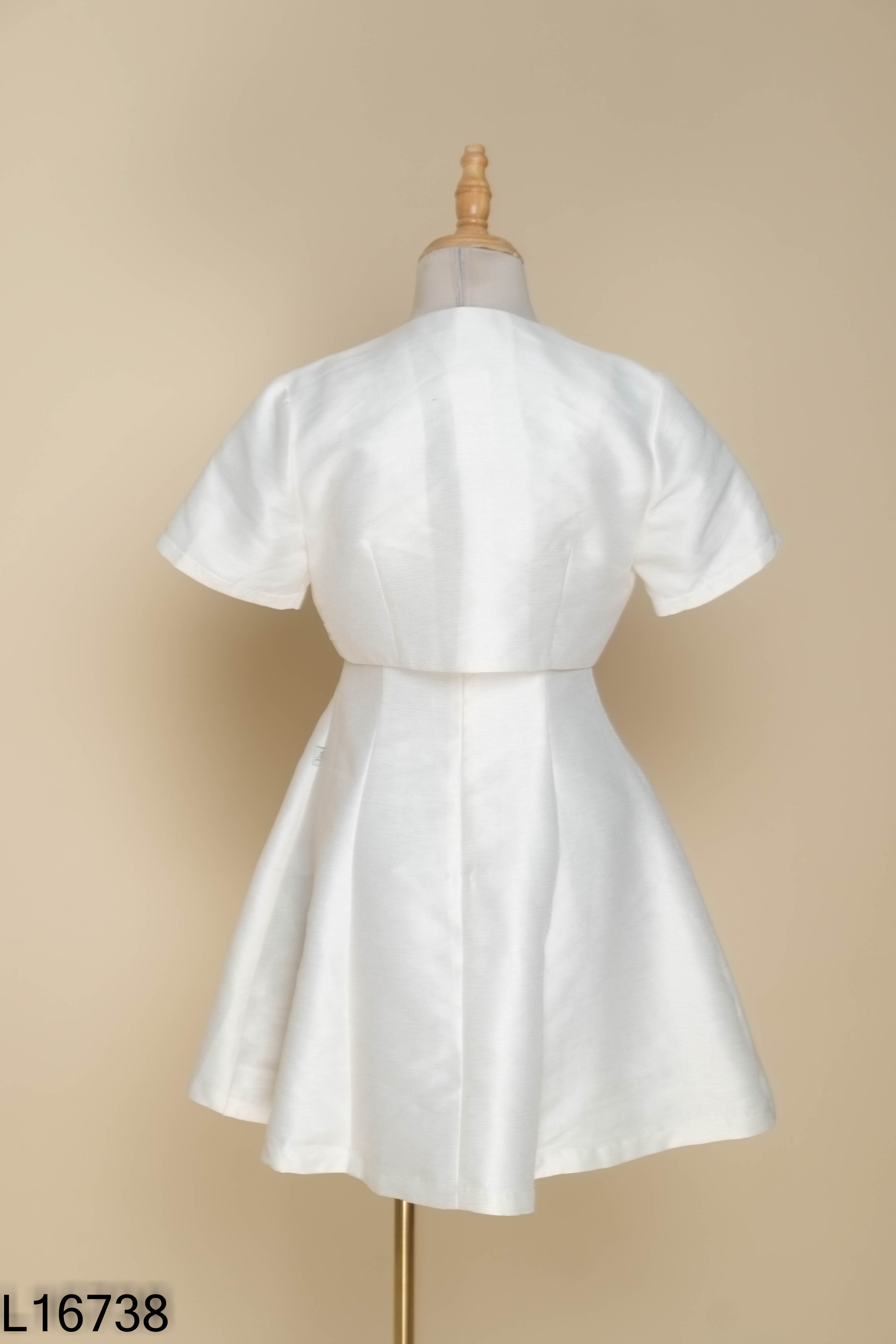 Set TIIN áo croptop+ váy trắng hai dây