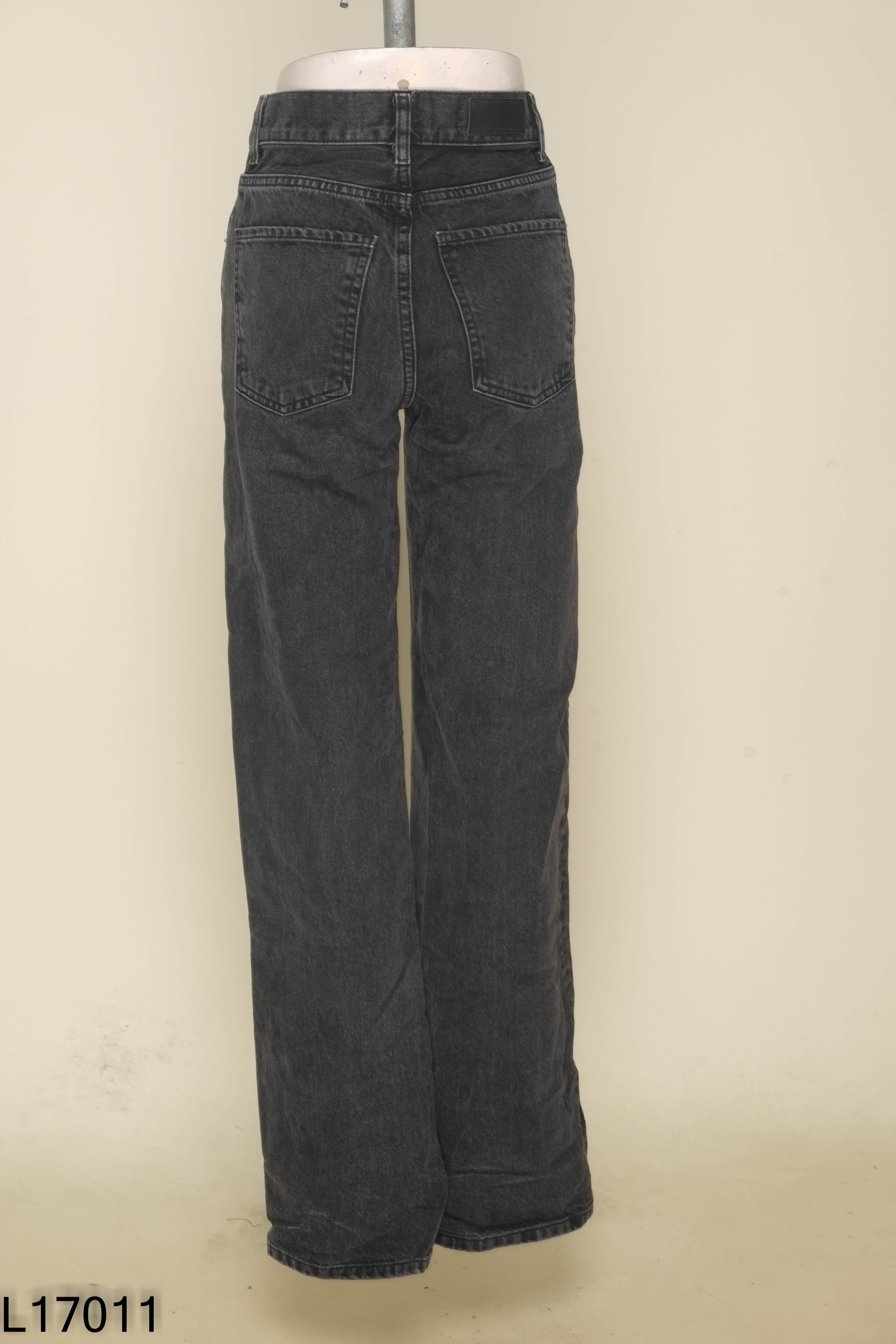Quần jeans đen