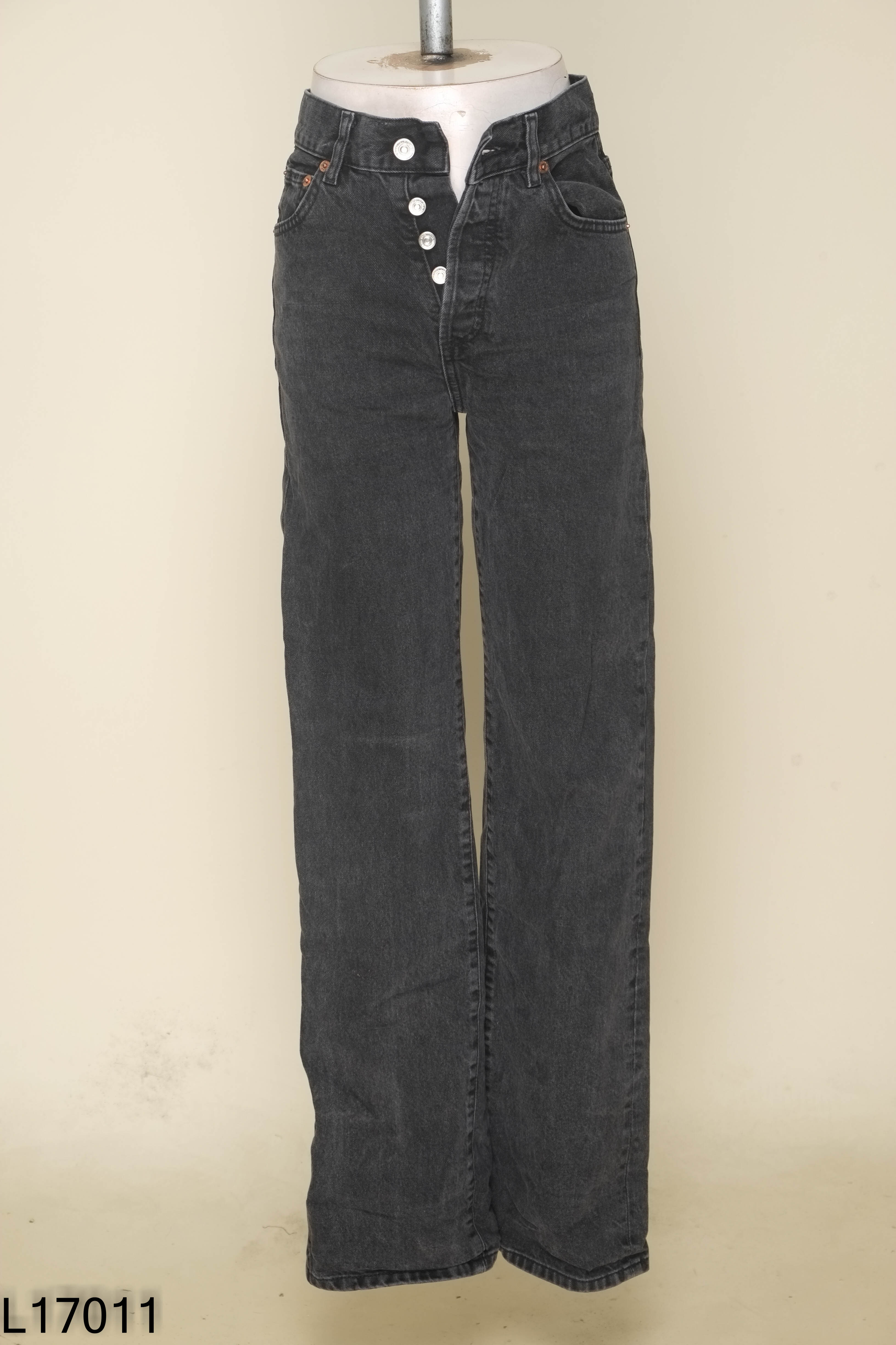 Quần jeans đen