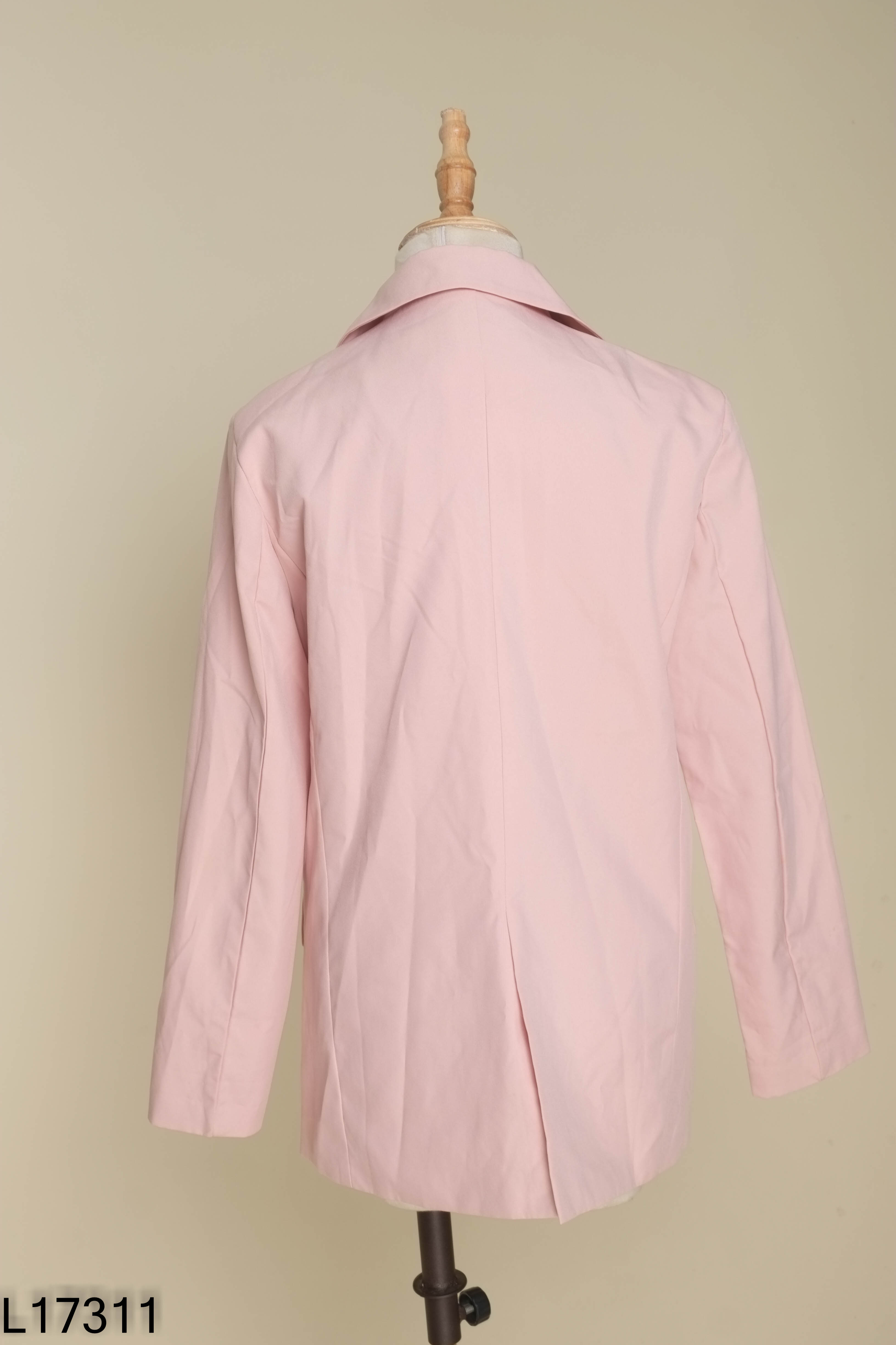 Áo blazer hồng đính đá