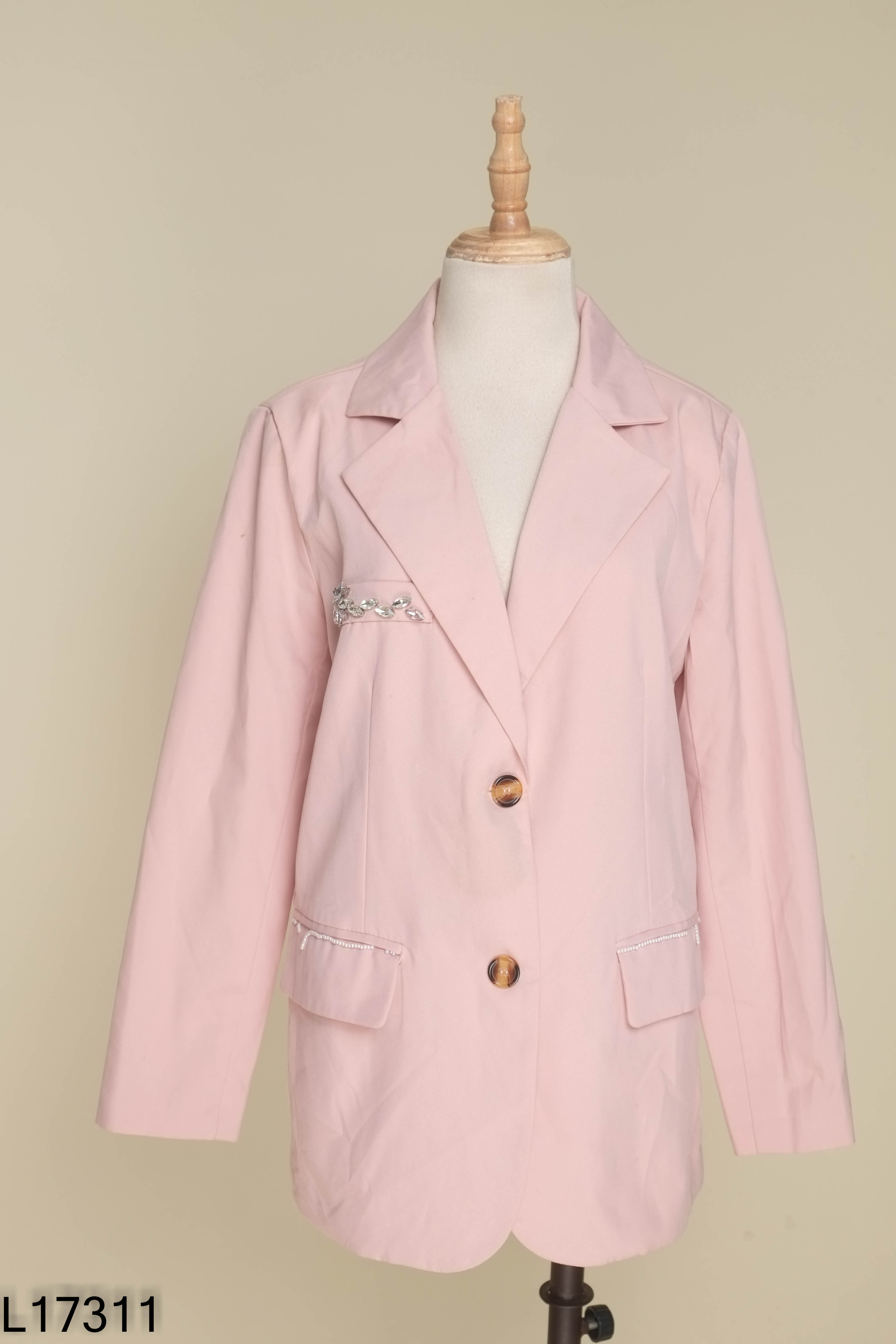 Áo blazer hồng đính đá