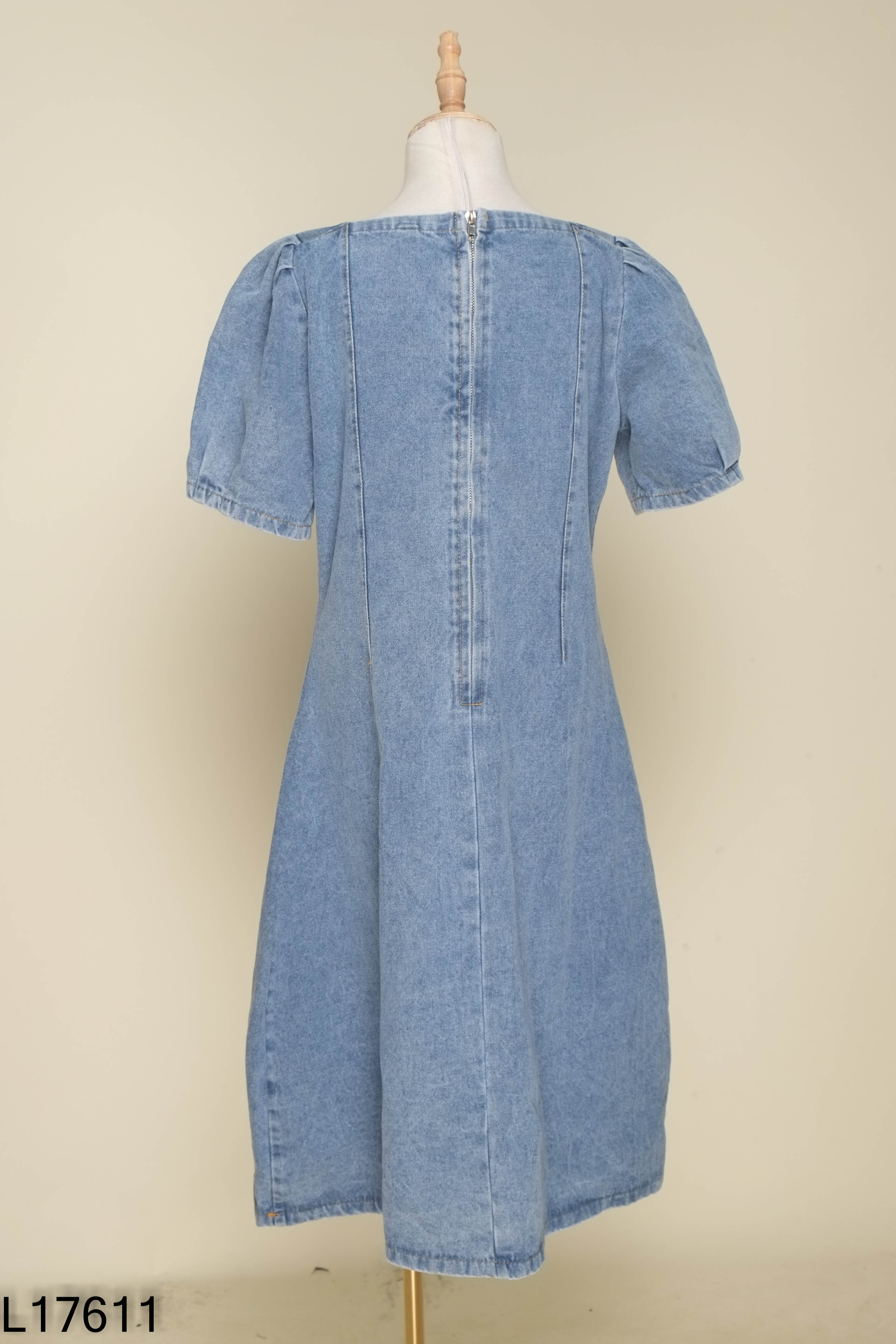 Váy jeans xanh cổ vuông