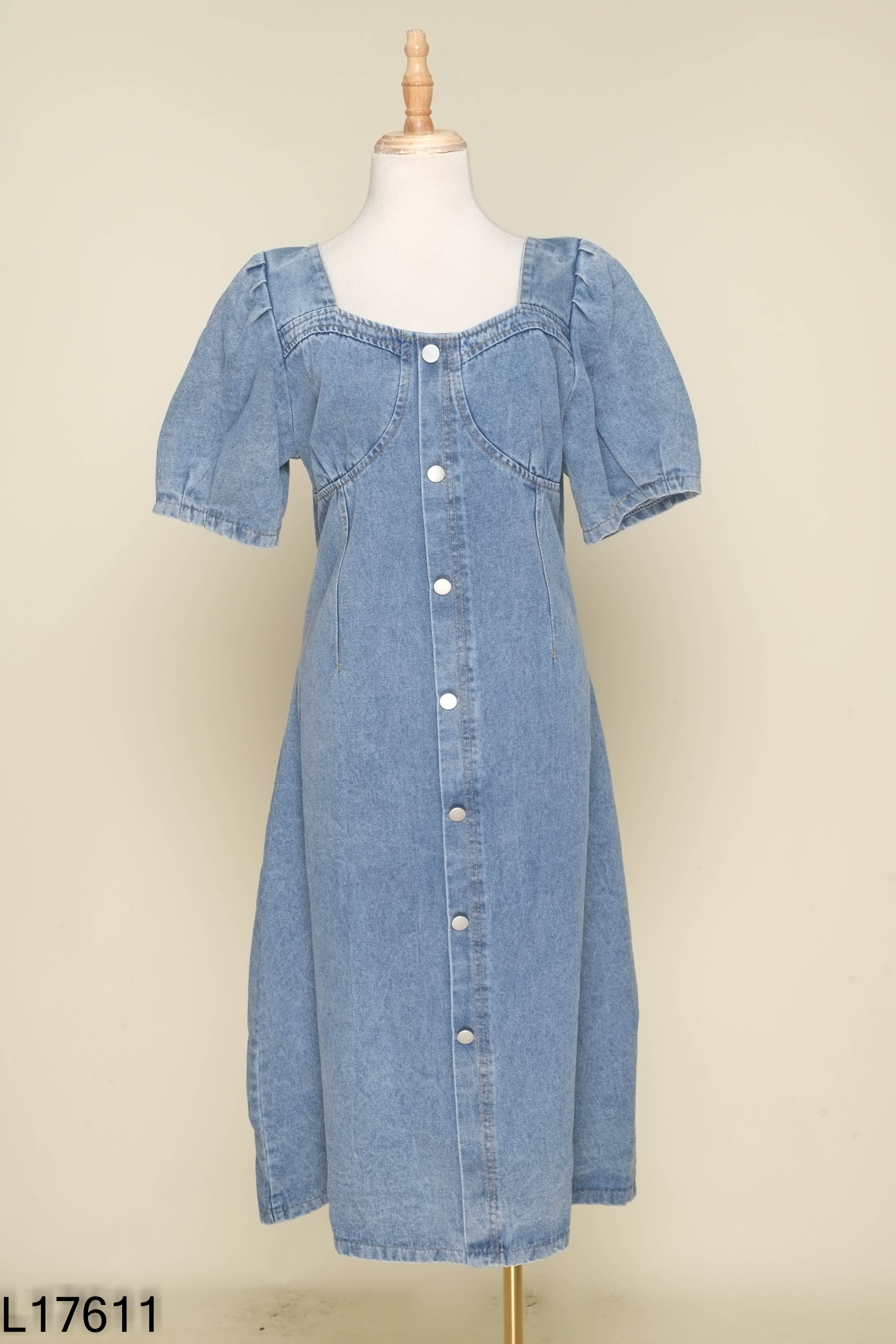 Váy jeans xanh cổ vuông