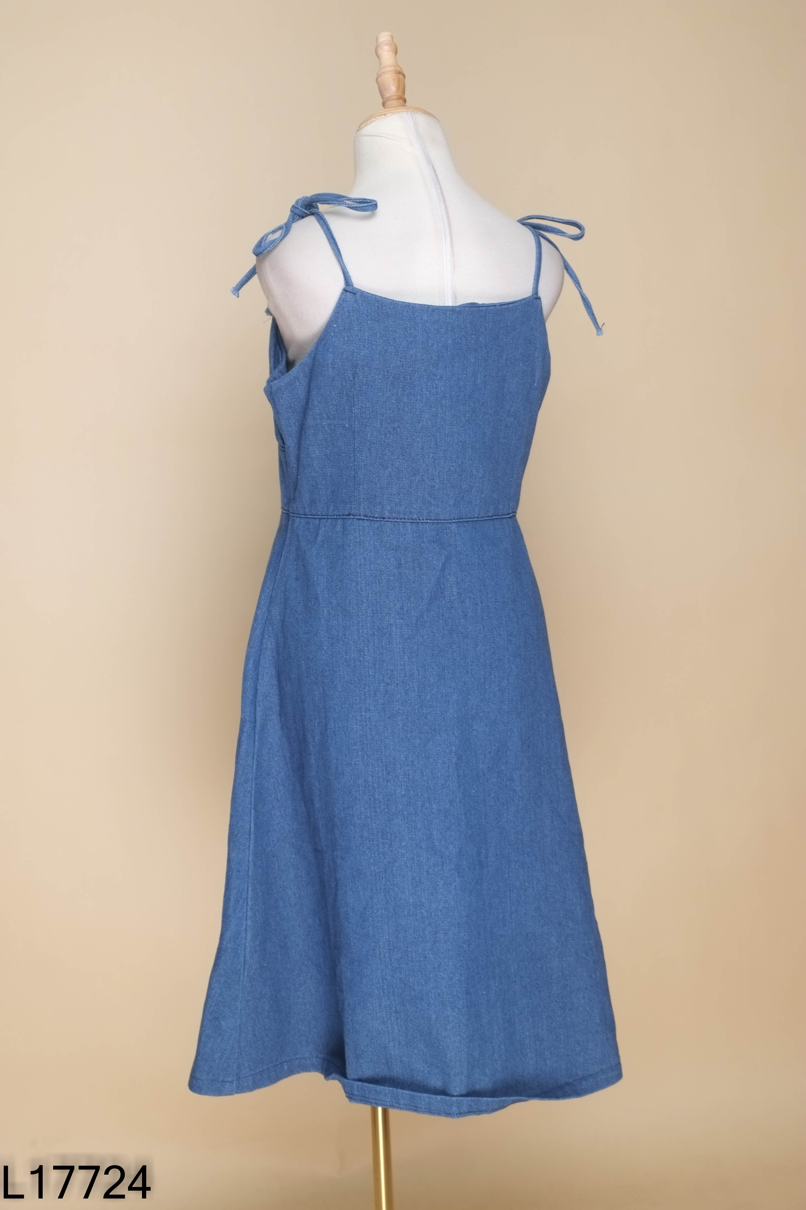 Váy jeans hai dây xanh xẻ