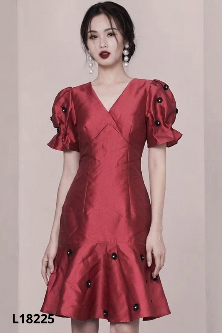 Váy taffta đỏ H'ALLURE đính hoa