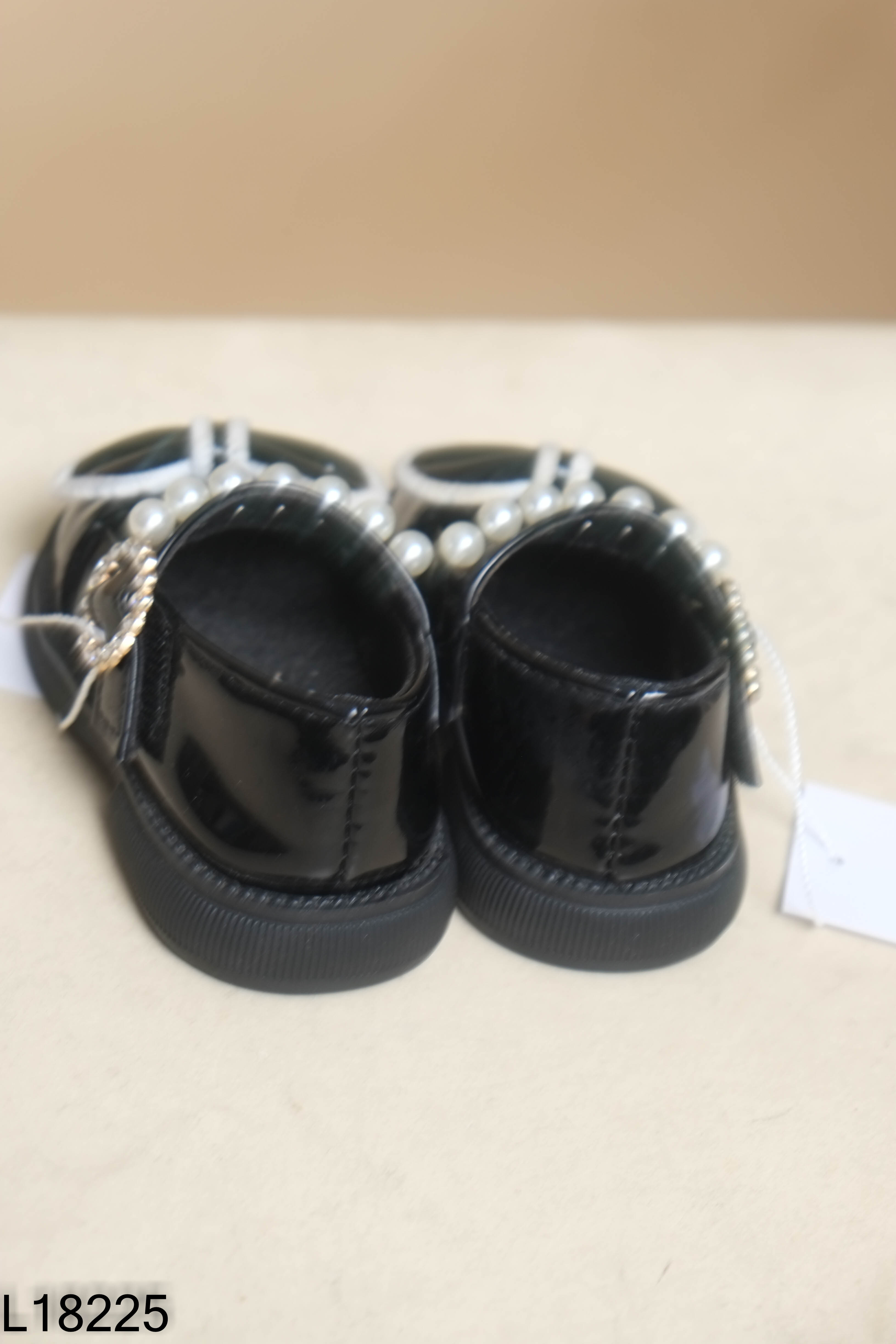 Giày búp bê đen phối nơ KIDS