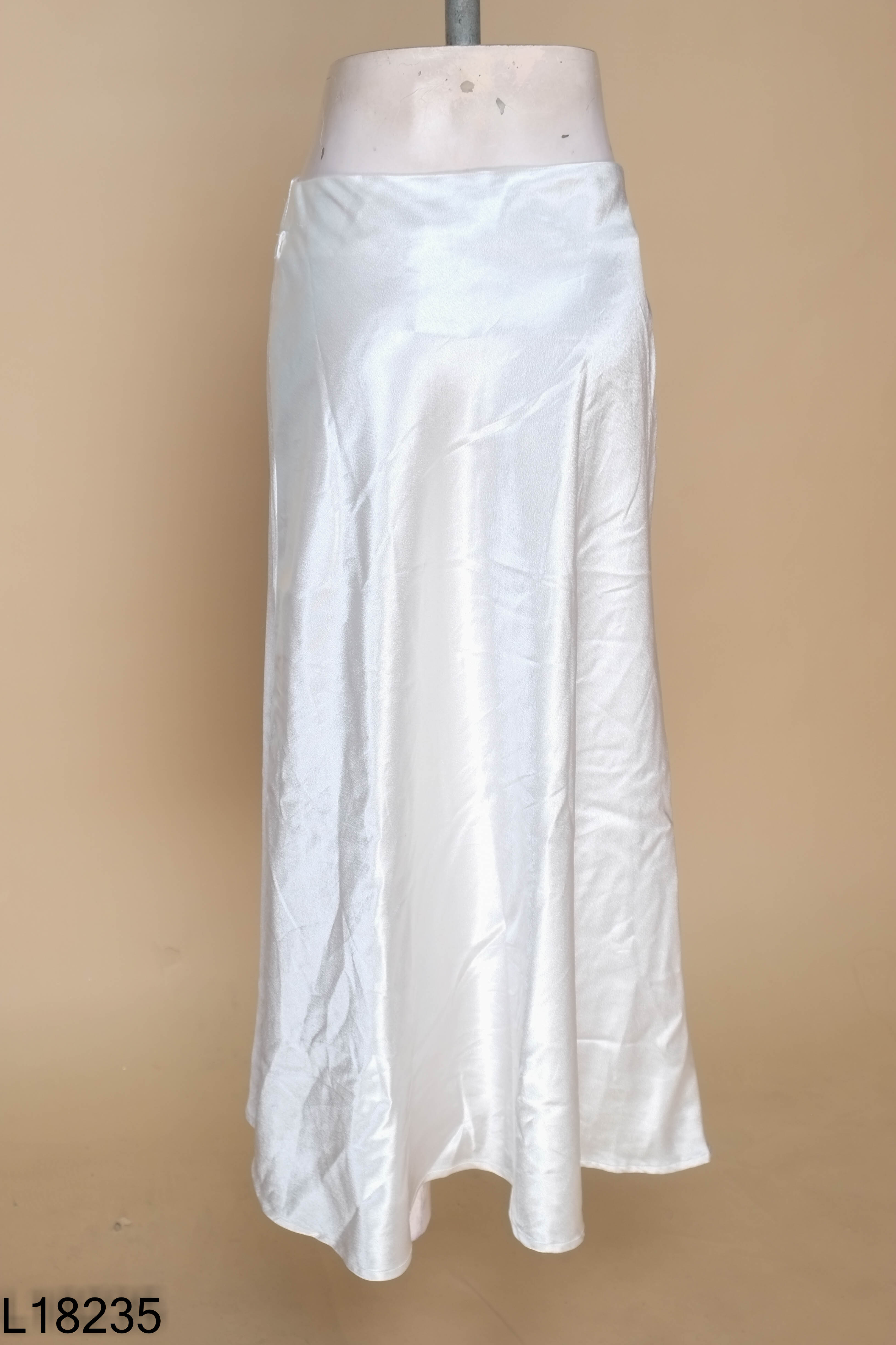 Chân váy lụa trắng MOLLYNISTA