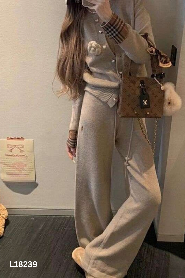 Set Áo len nâu cúc tim + Quần len