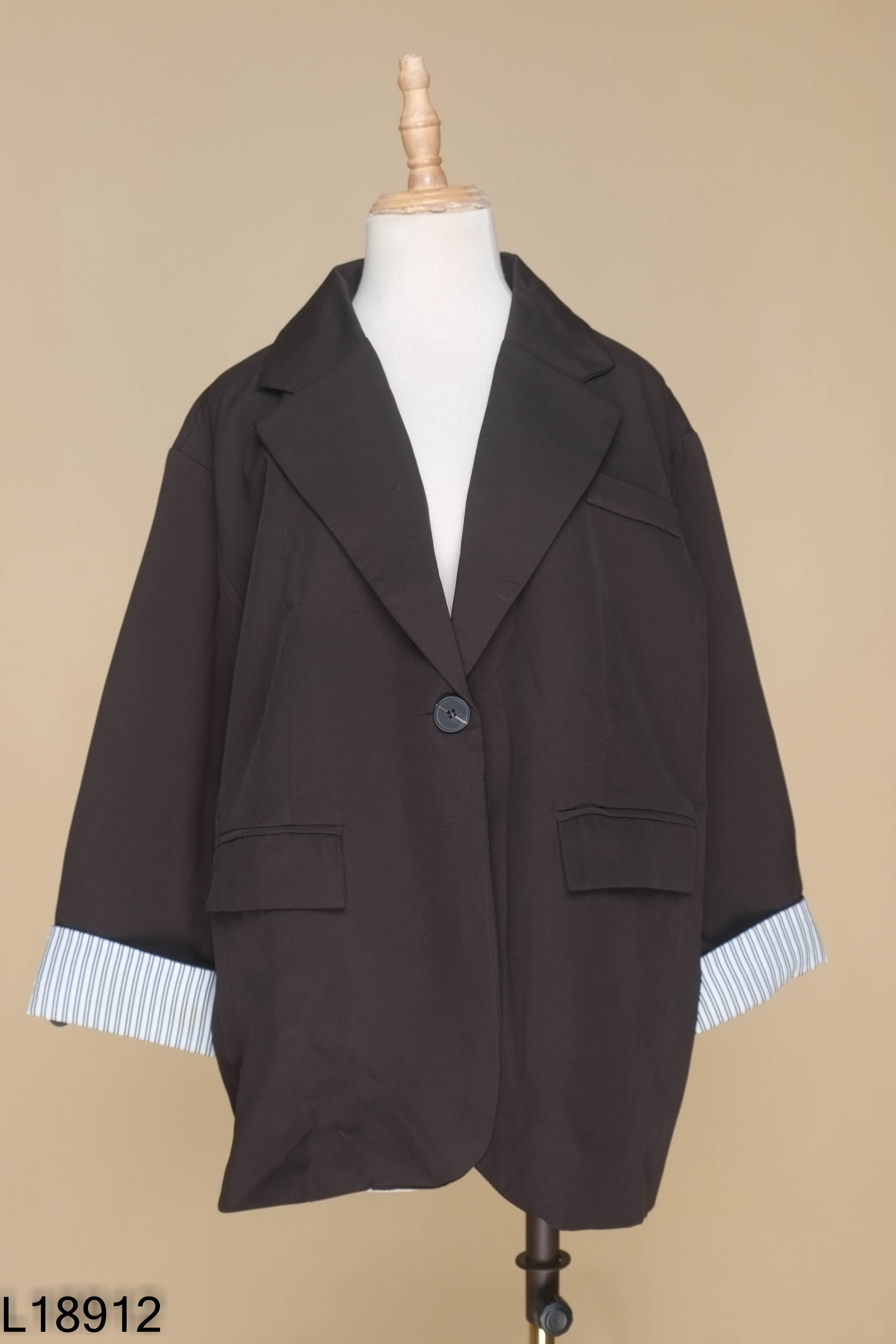 Áo blazers đen tay sọc