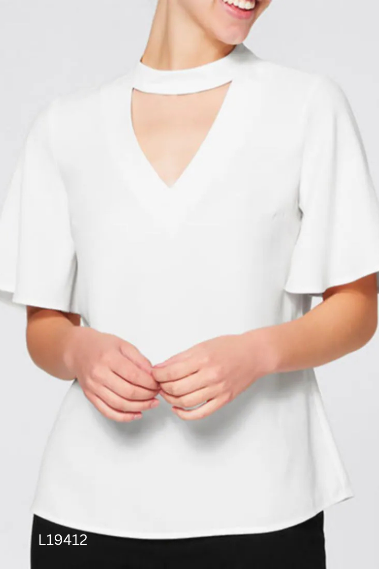 Áo ZARA trắng khoét ngực