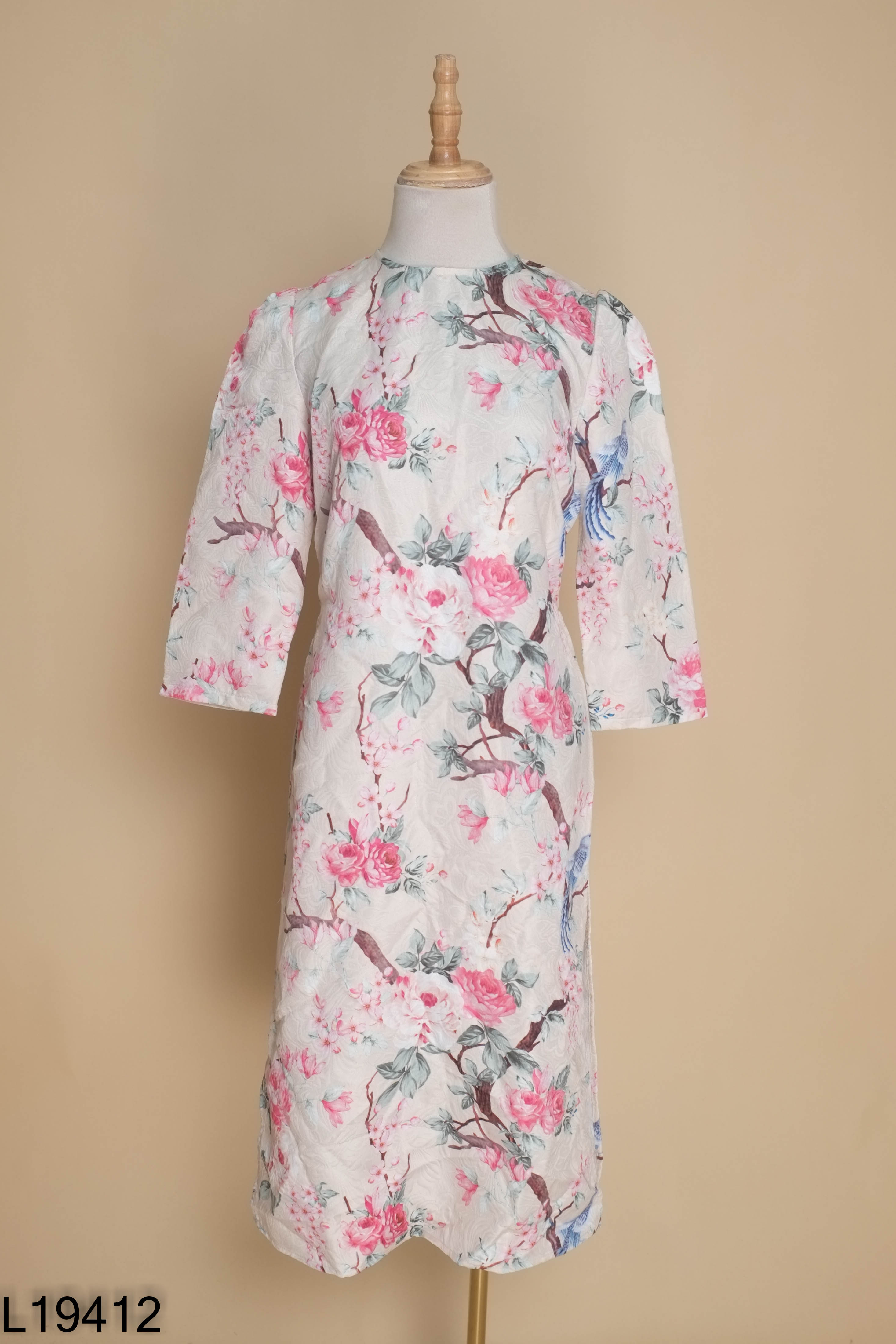Áo dài CALIE be nền hoa (không quần)