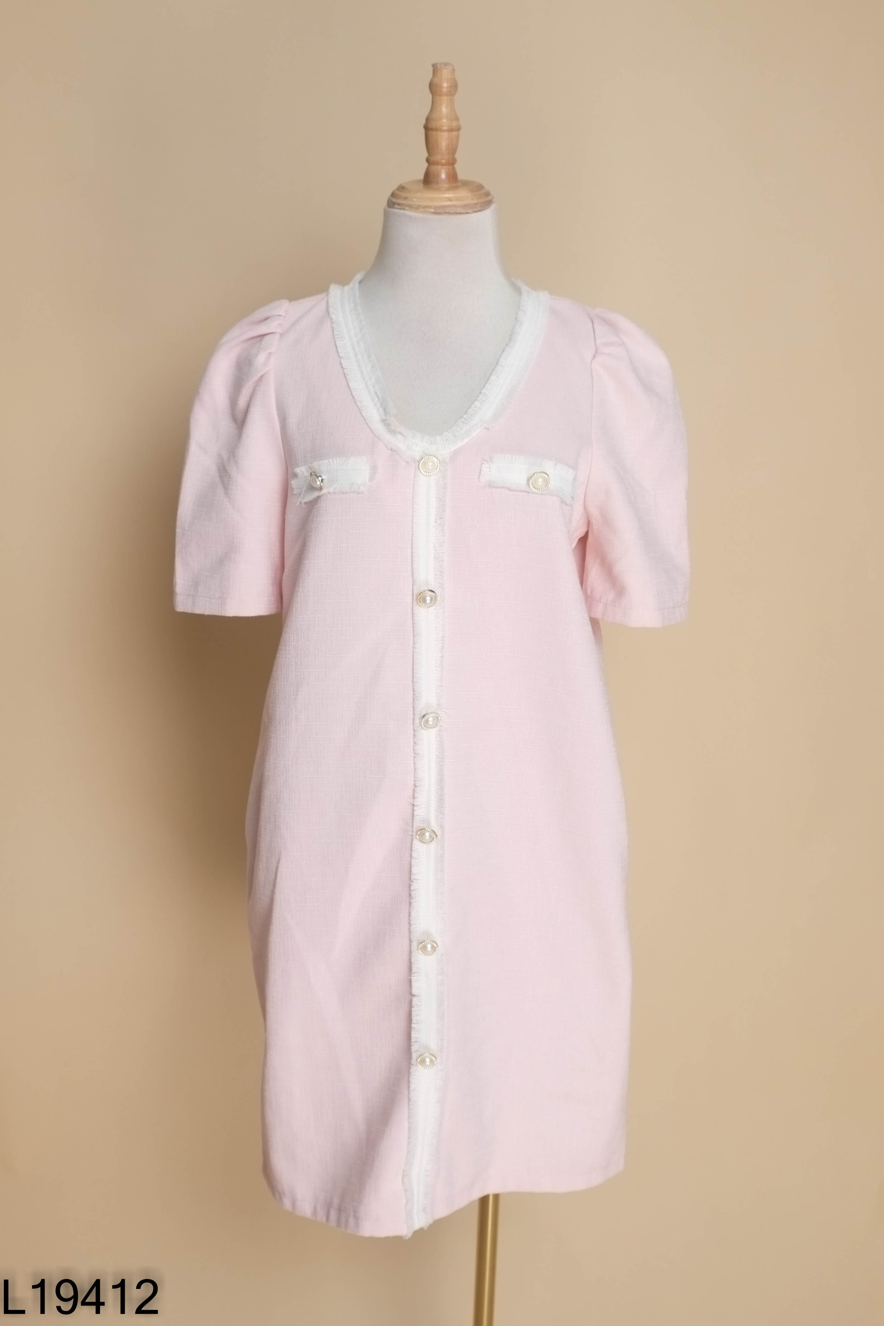 Váy CHIATO hồng viền trắng