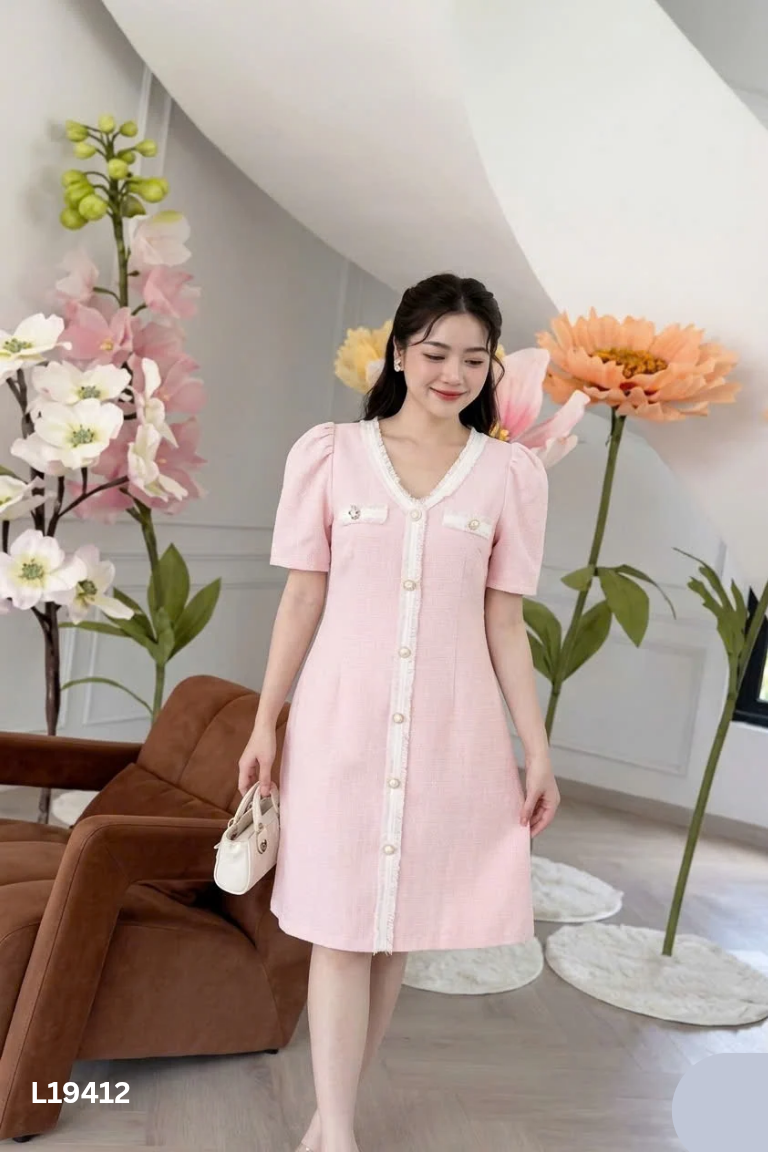 Váy CHIATO hồng viền trắng