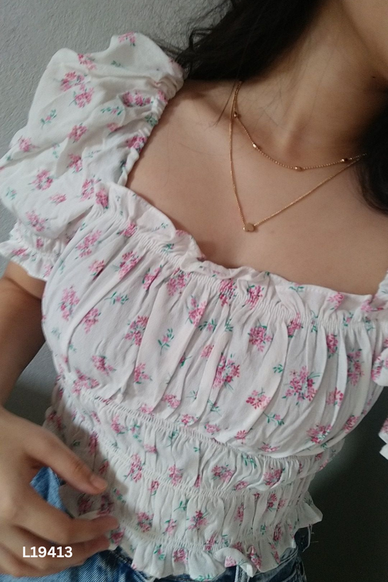 Áo HM chun vai trắng họa tiết hoa