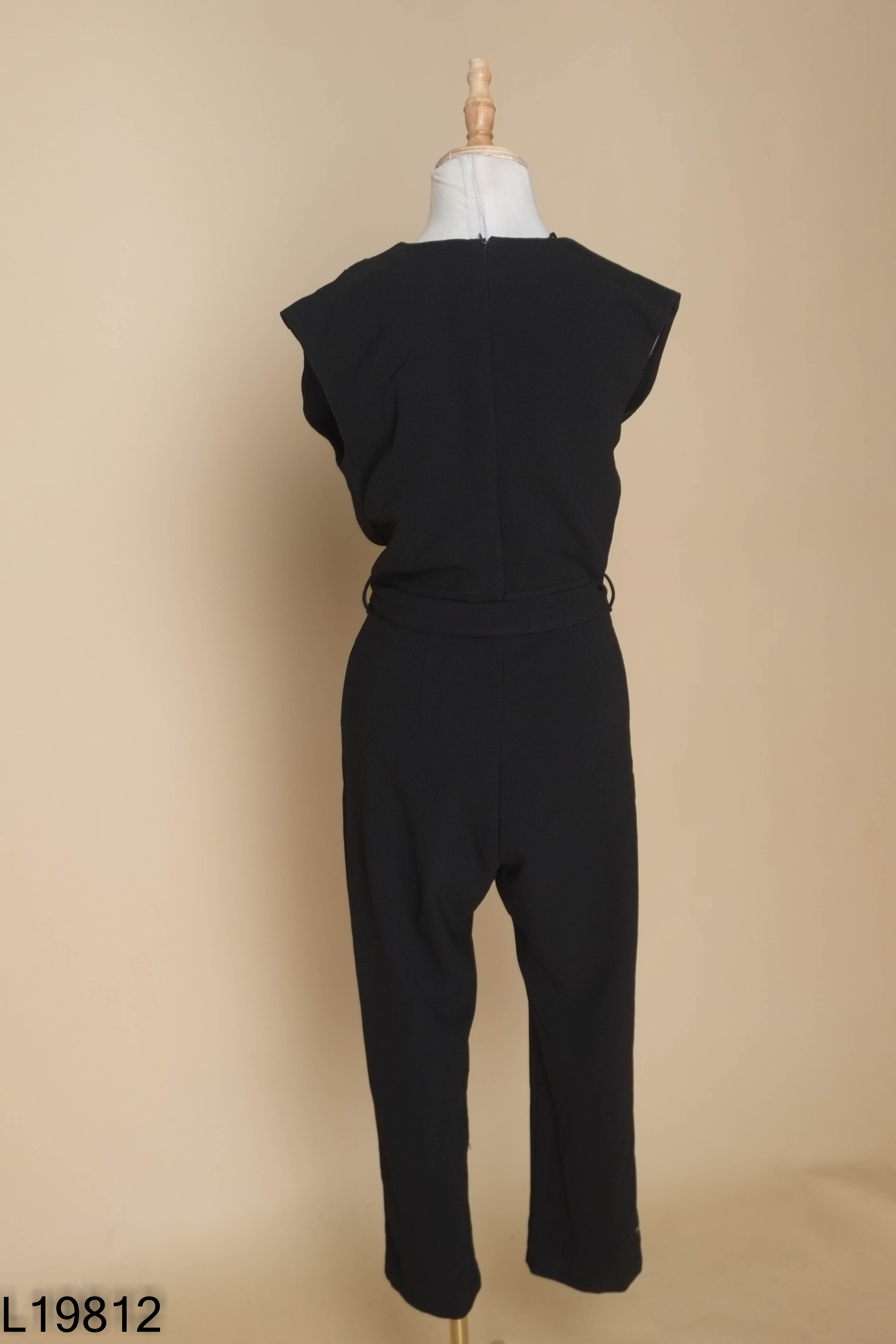 Jumpsuits sát nách NEWLOOK đen trơn