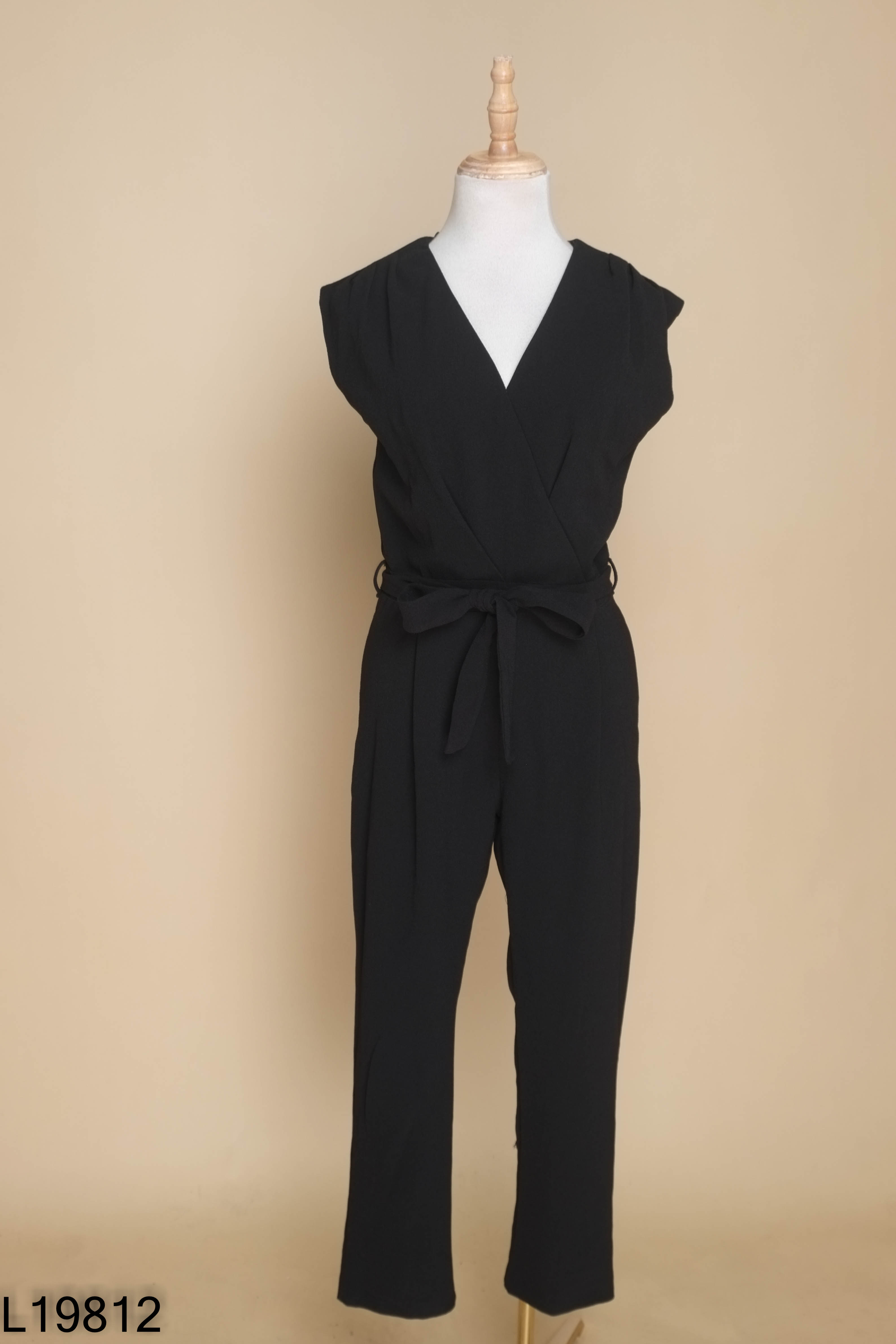 Jumpsuits sát nách NEWLOOK đen trơn