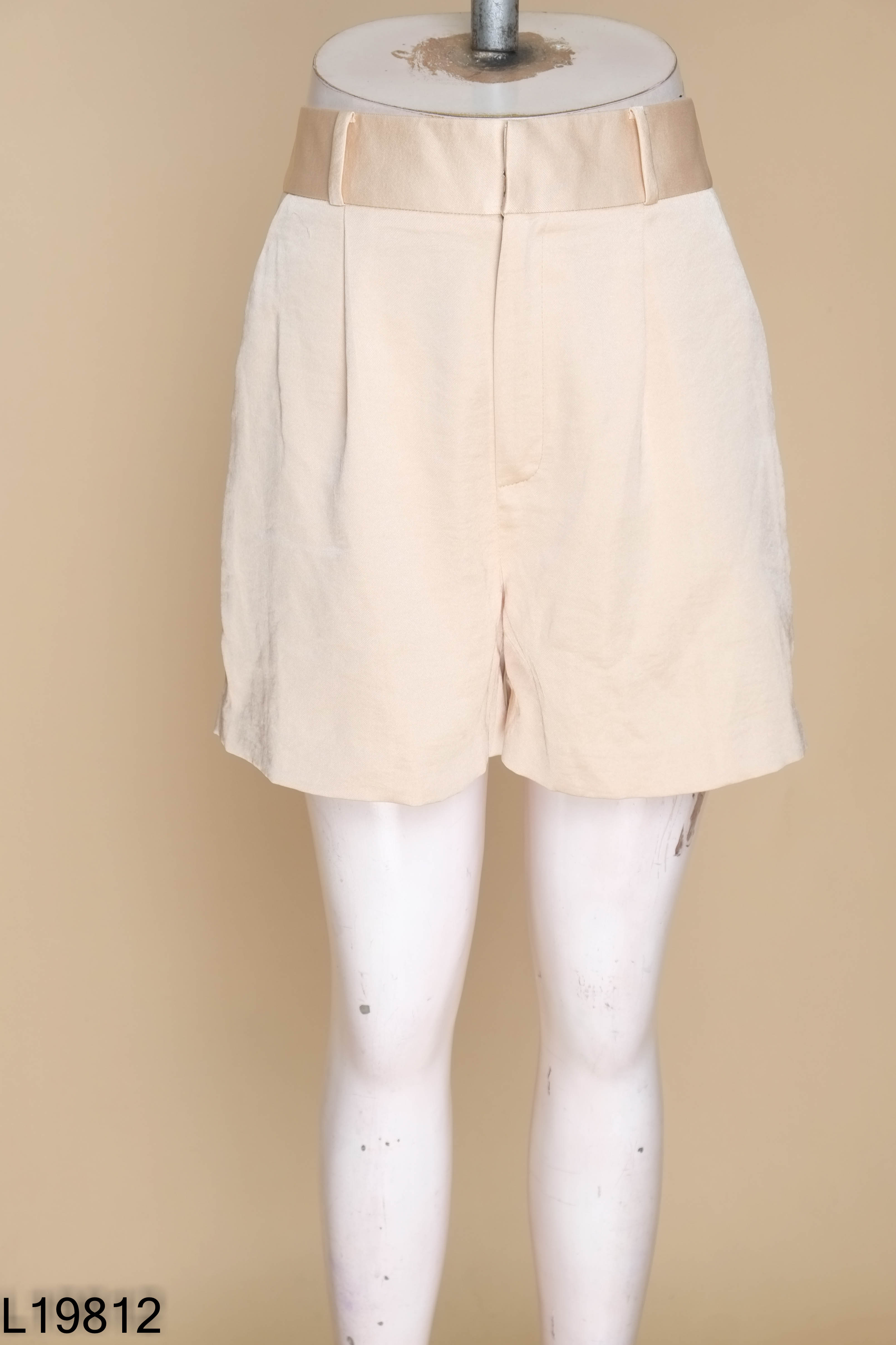Quần shorts EVA DE EVA lụa be