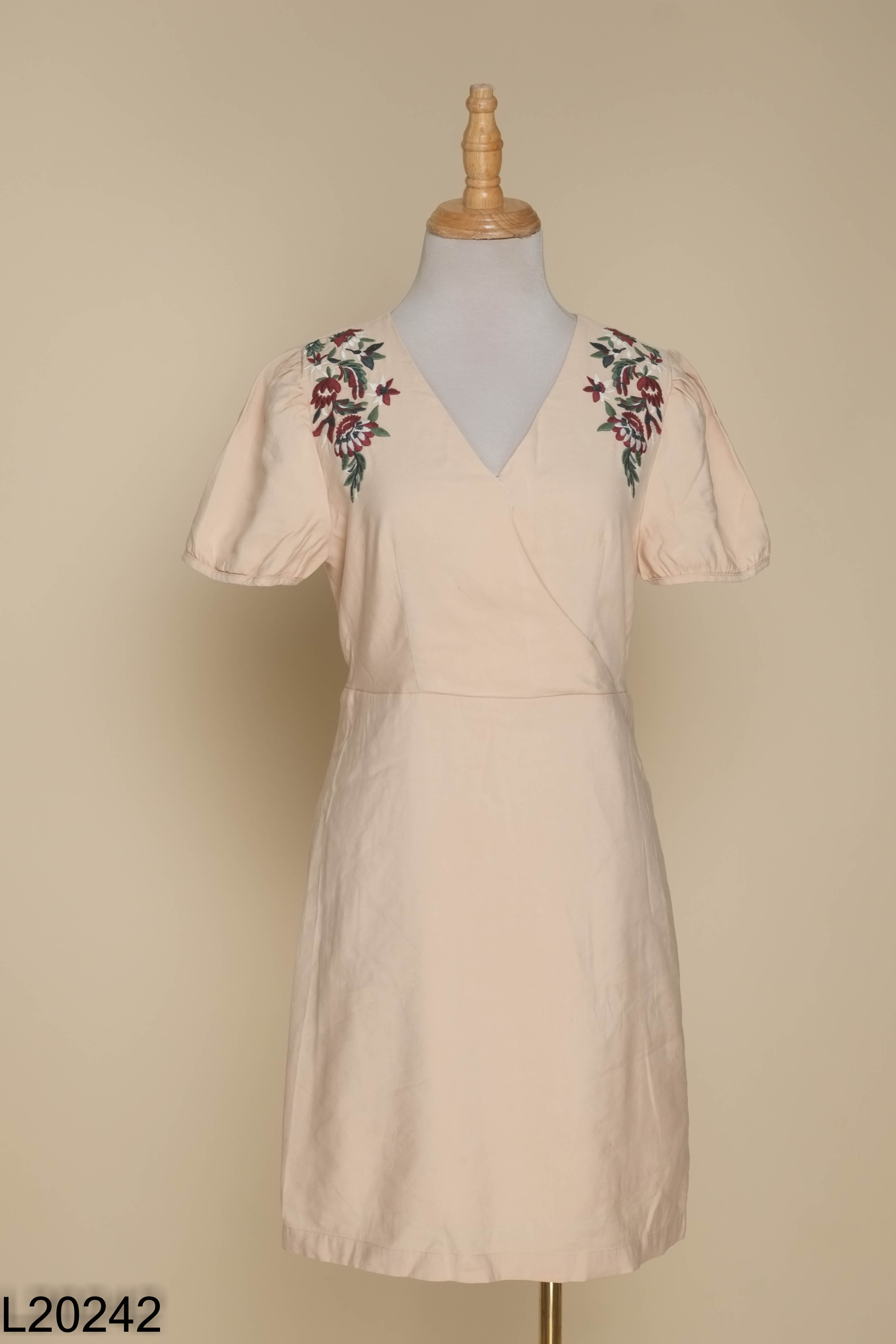 Váy ADORE DRESS be thêu hoa