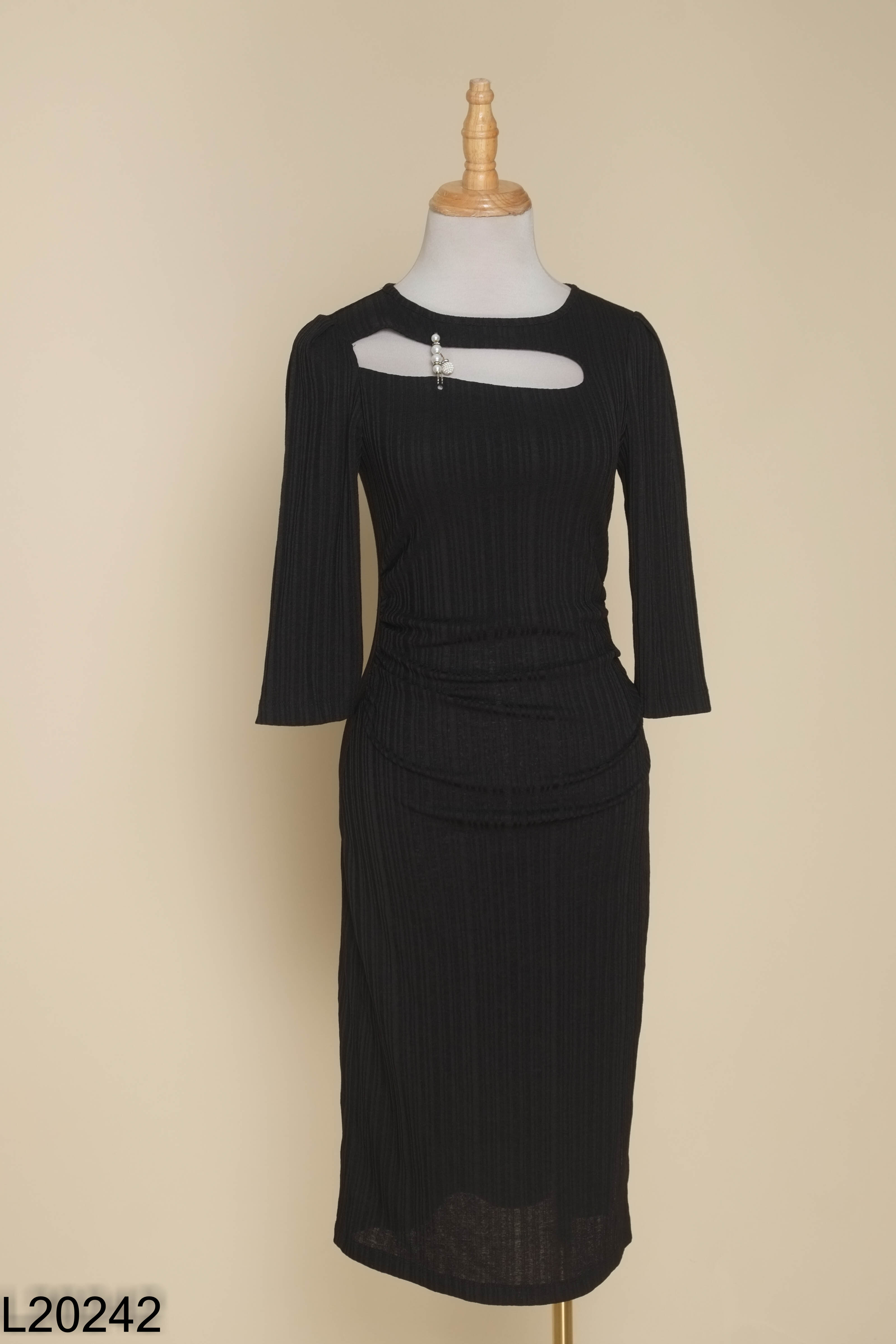 Váy IVY MODA đen hở ngực