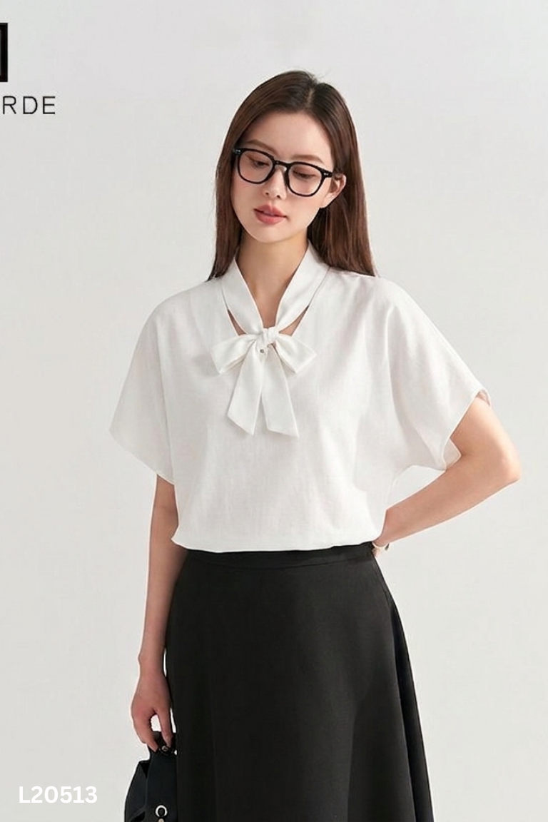 Áo kiểu trắng buộc dây