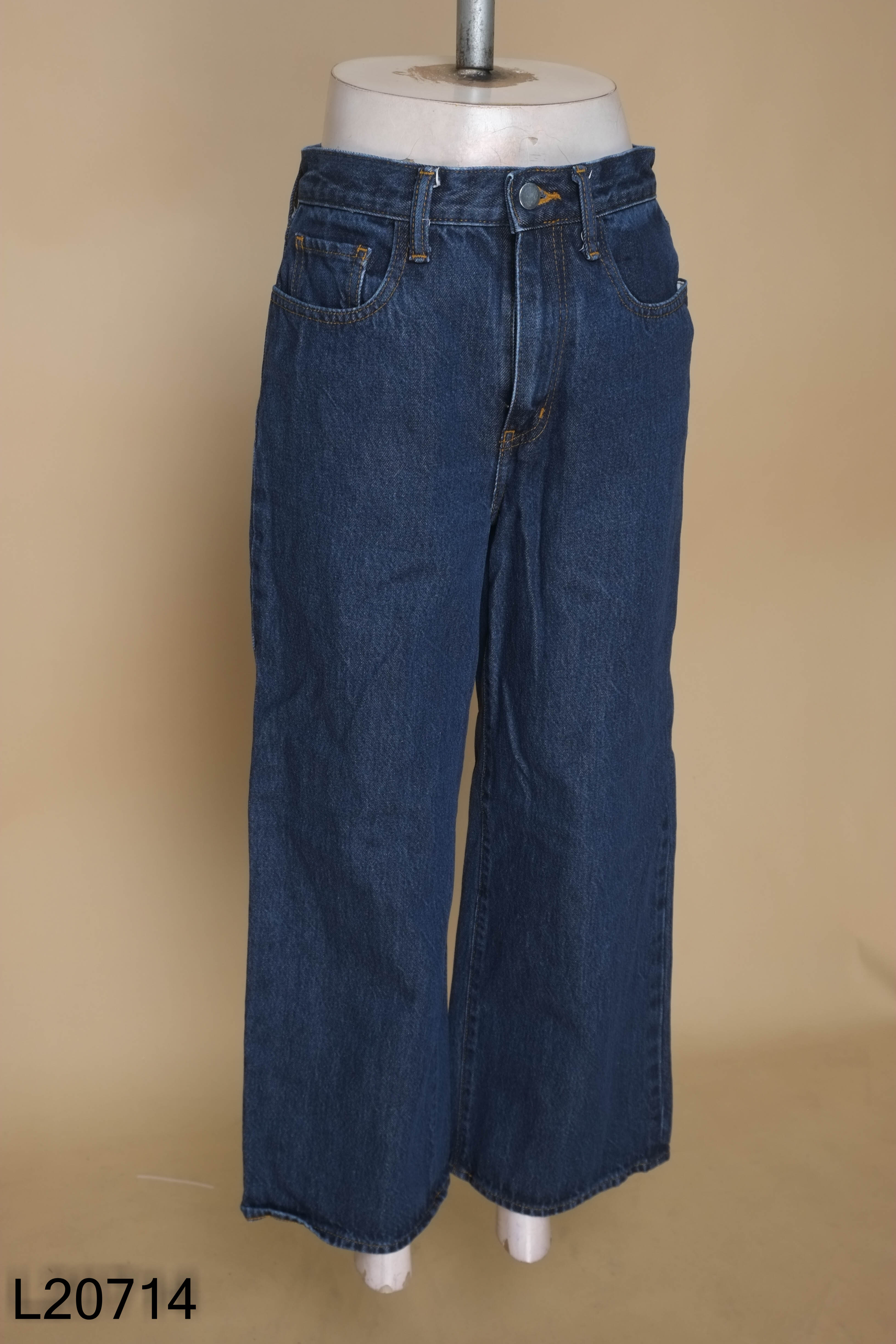 Quần jeans xanh suông