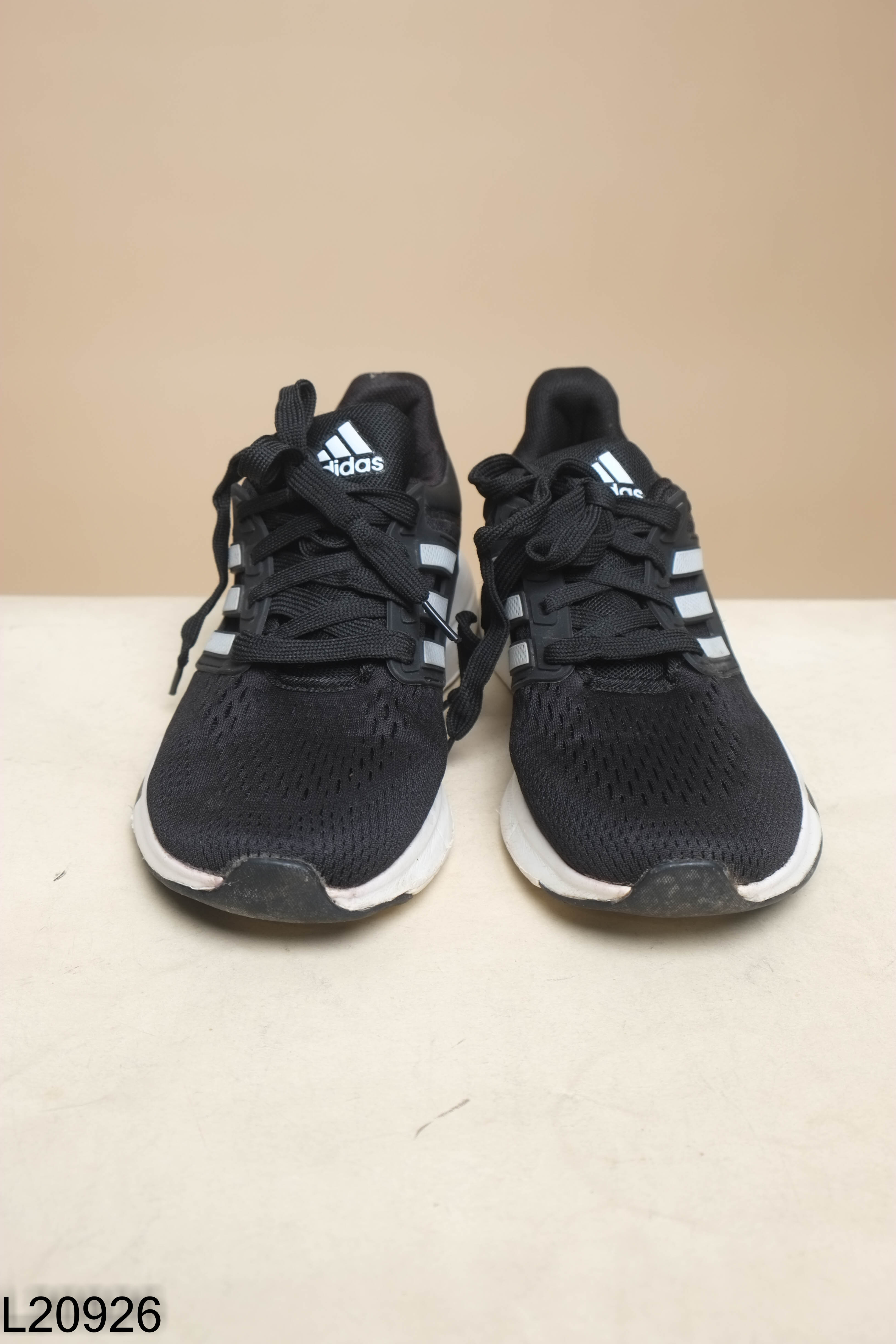 Giày thể thao đen ADIDAS