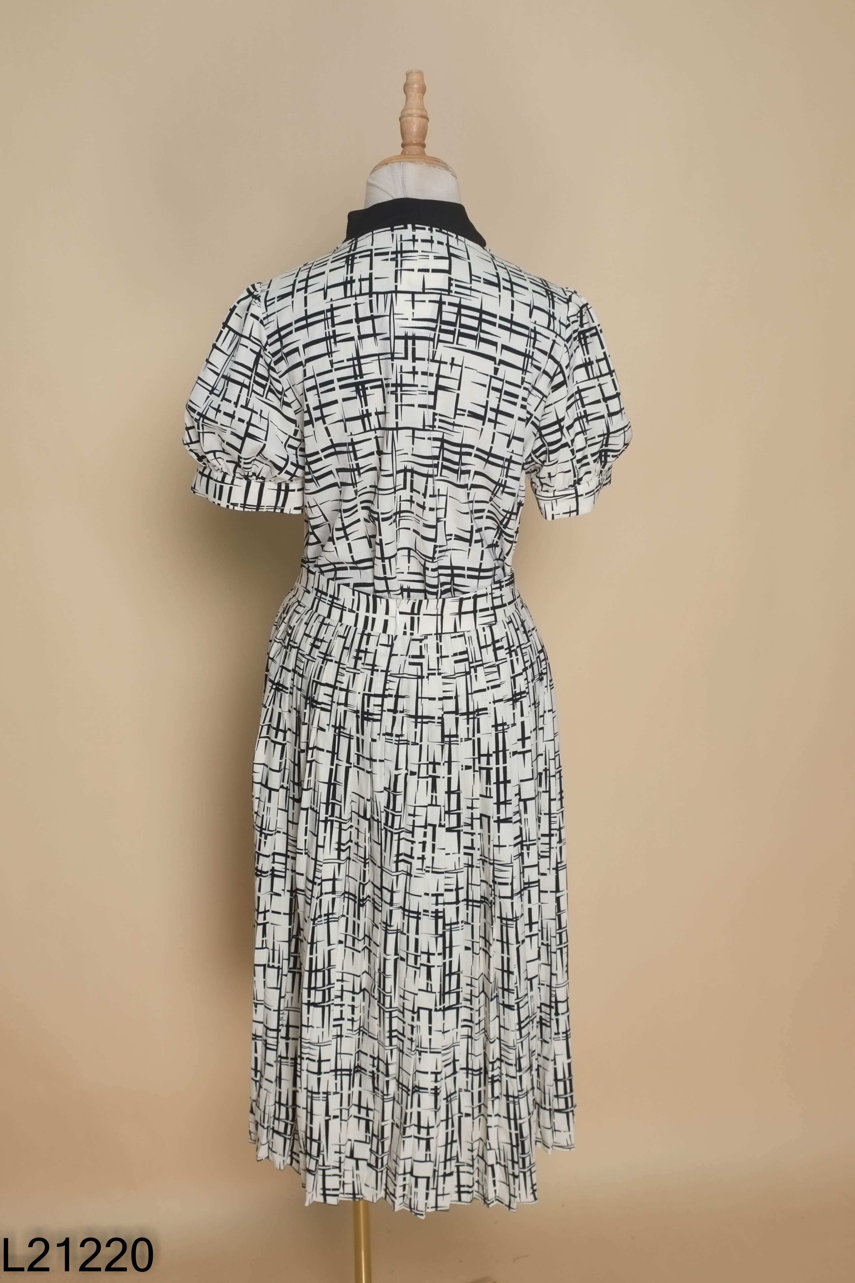 Set trắng họa tiết M OUTFIT+váy