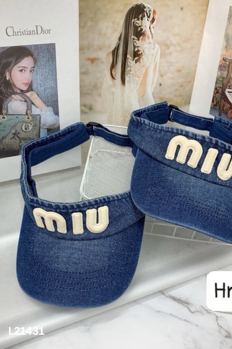 Mũi jean xanh thêu chữ