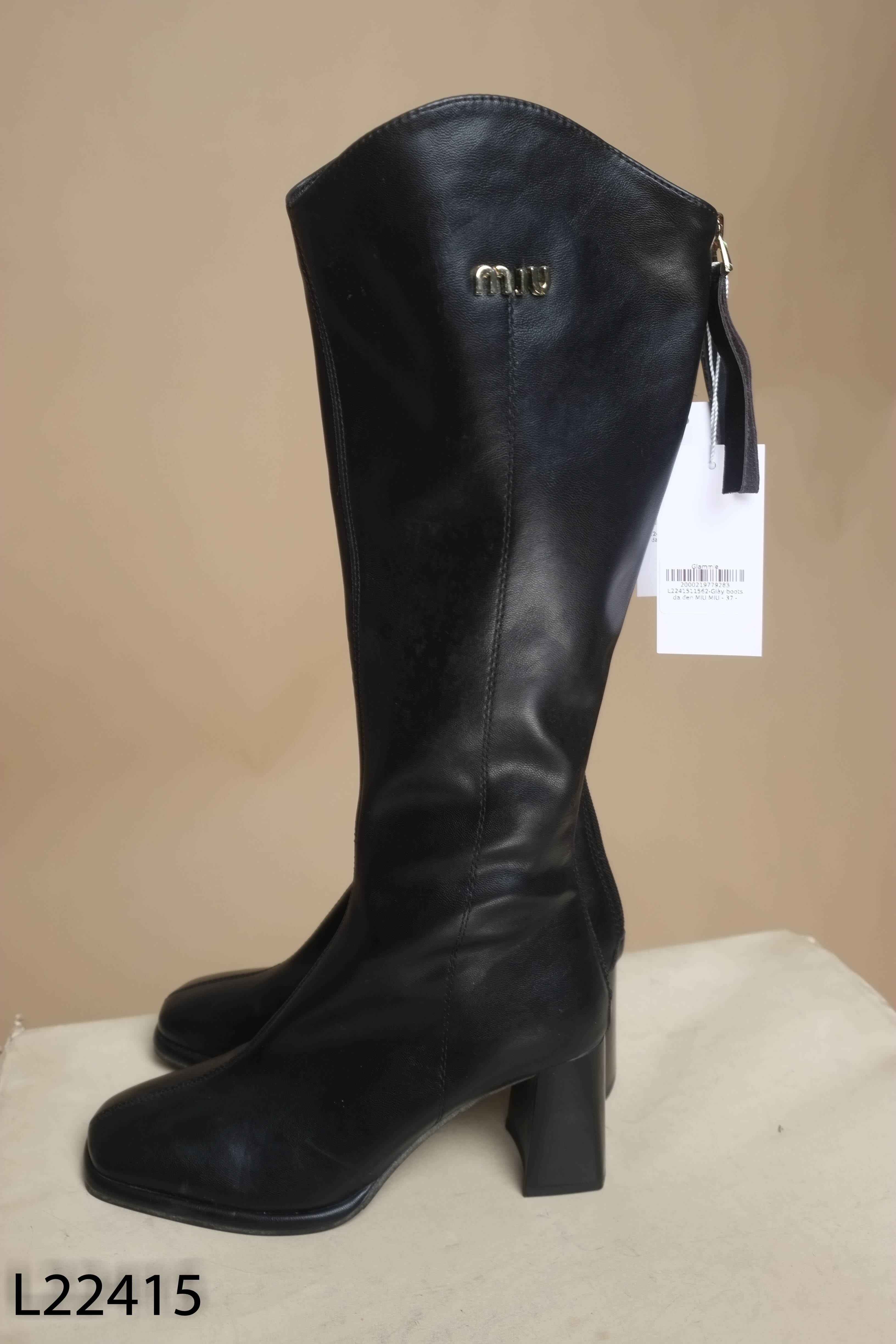 Giày boots da đen MIU MIU