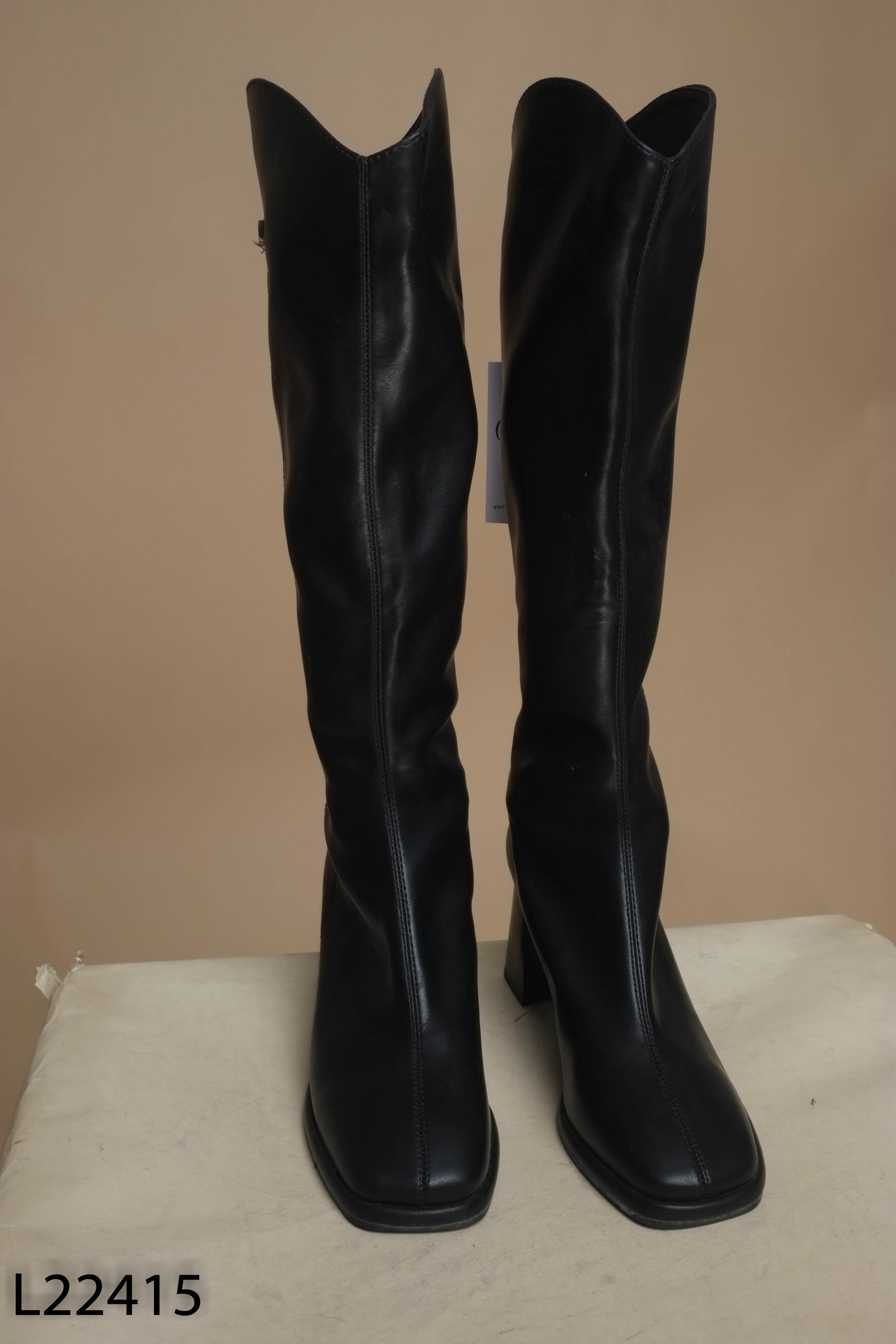 Giày boots da đen MIU MIU
