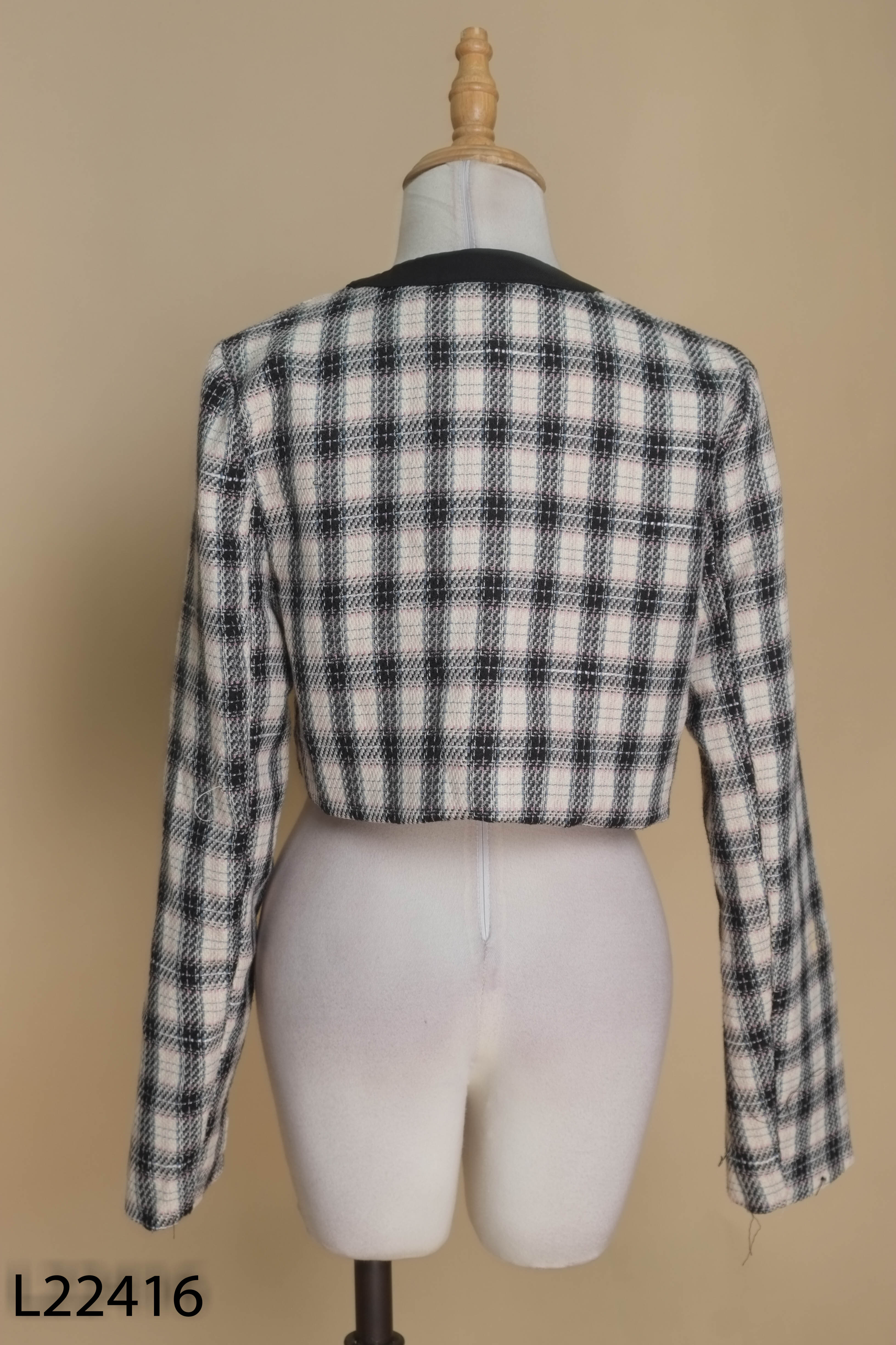 Áo cardigan đen be caro croptop