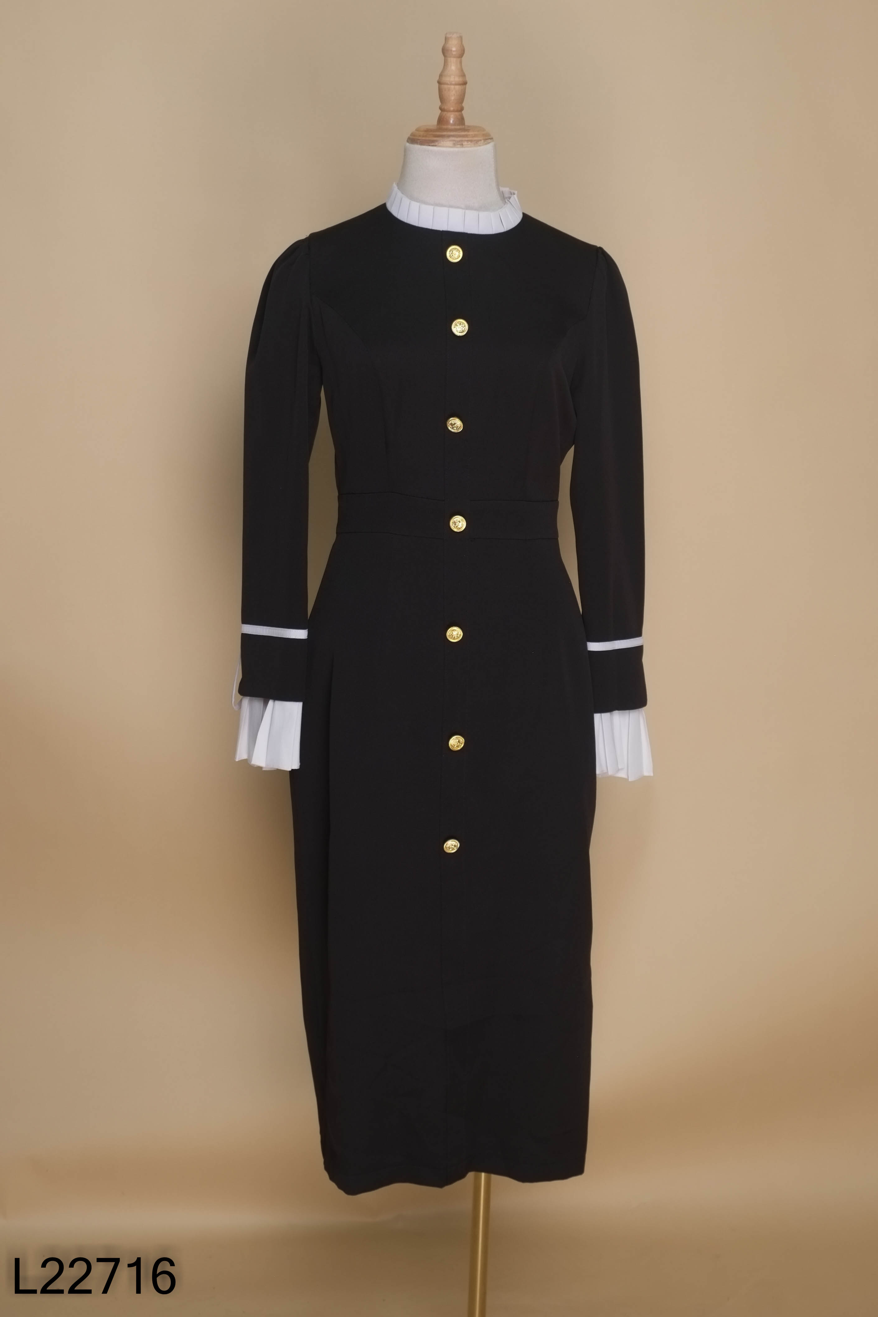 Váy đen LOLIE phối viền ly trắng