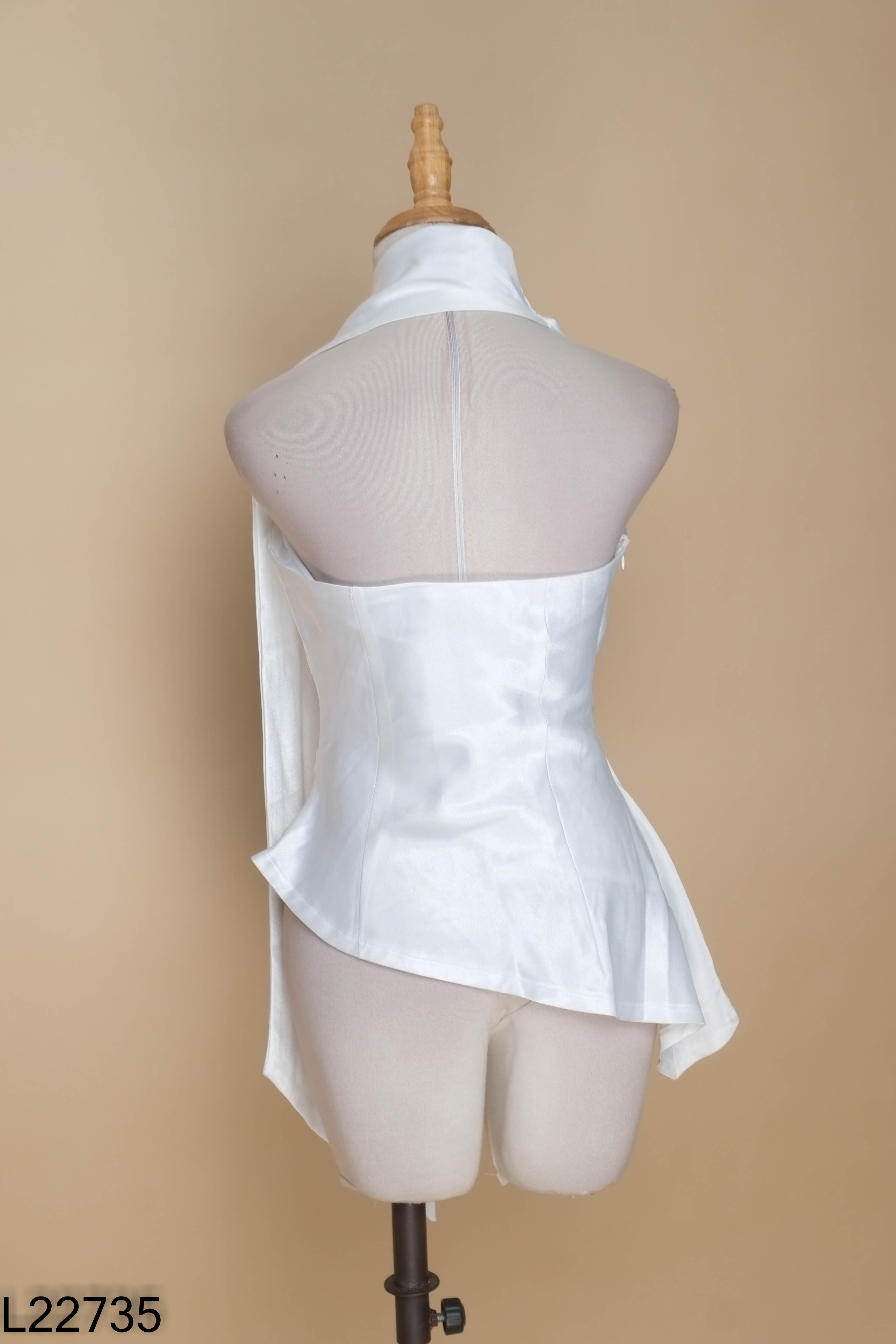 Áo lụa trắng KAYLIN lệch vai