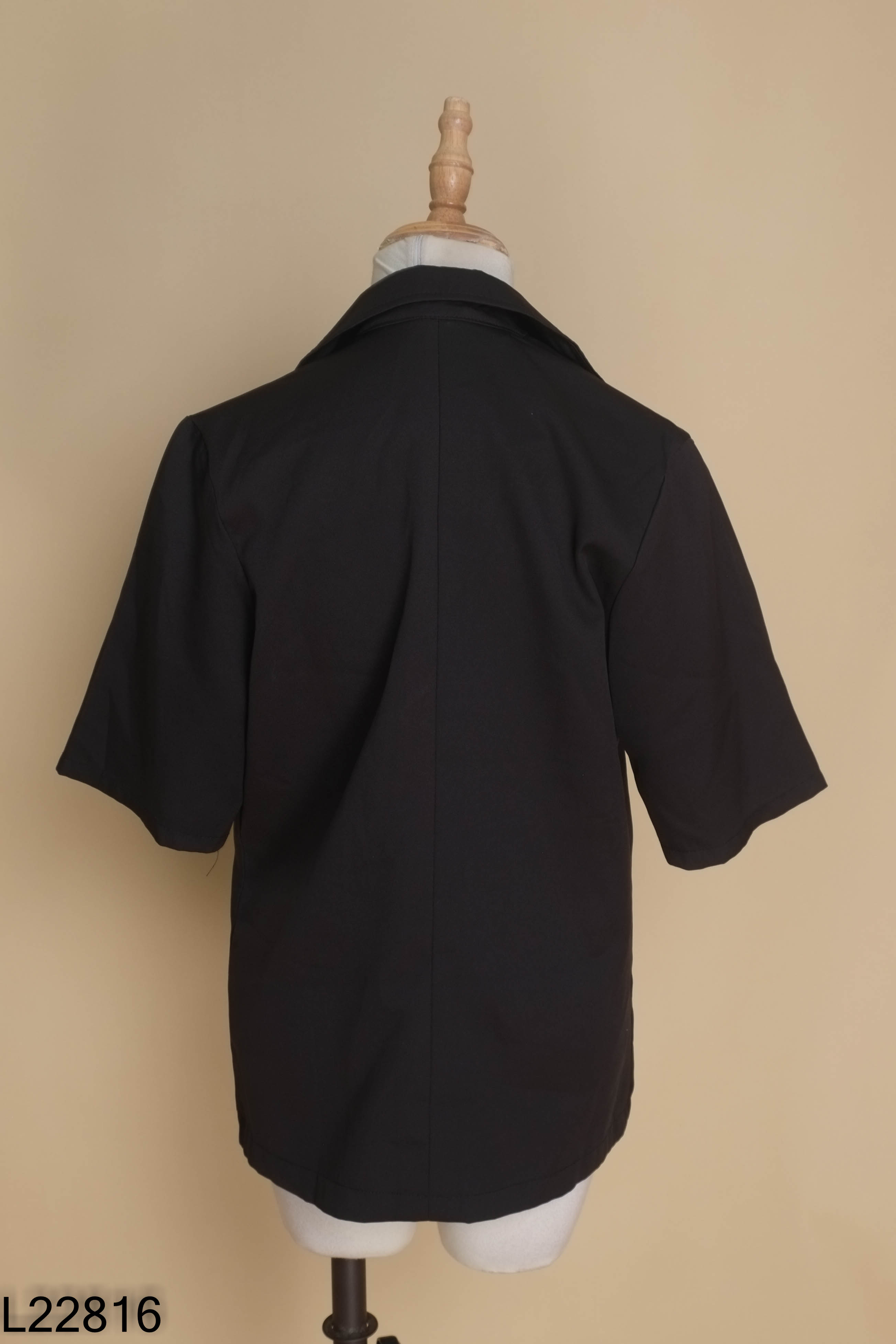 Áo blazers đen cộc tay