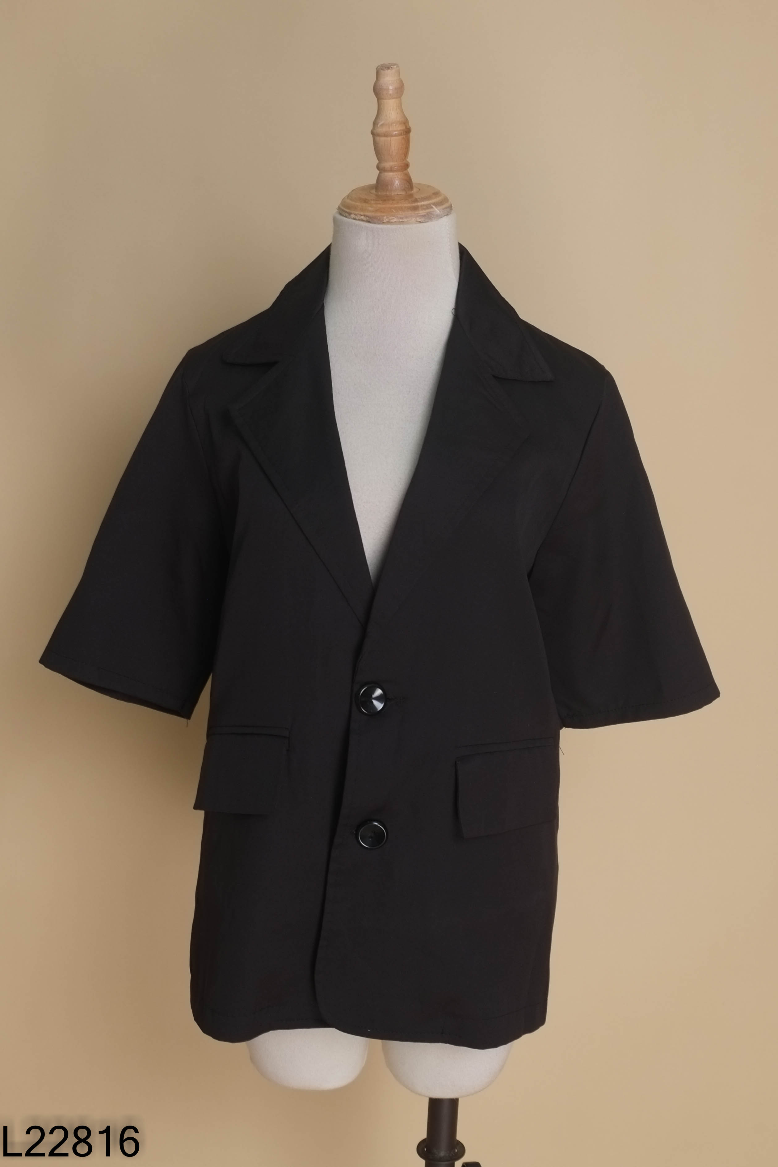 Áo blazers đen cộc tay