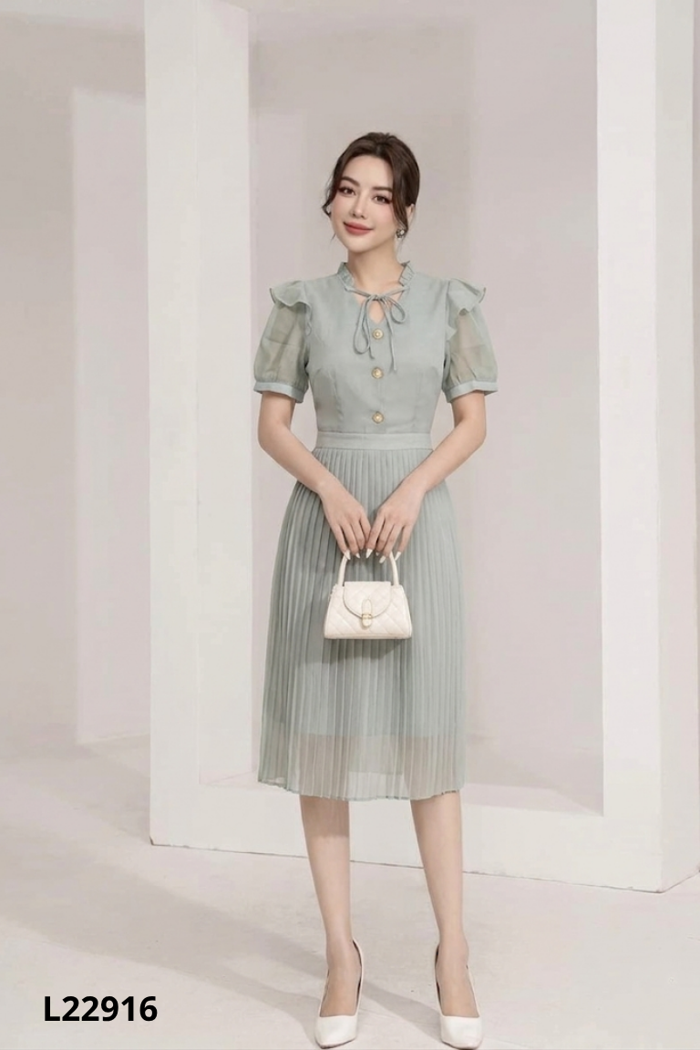 Váy HOANG HUONG xanh xếp ly