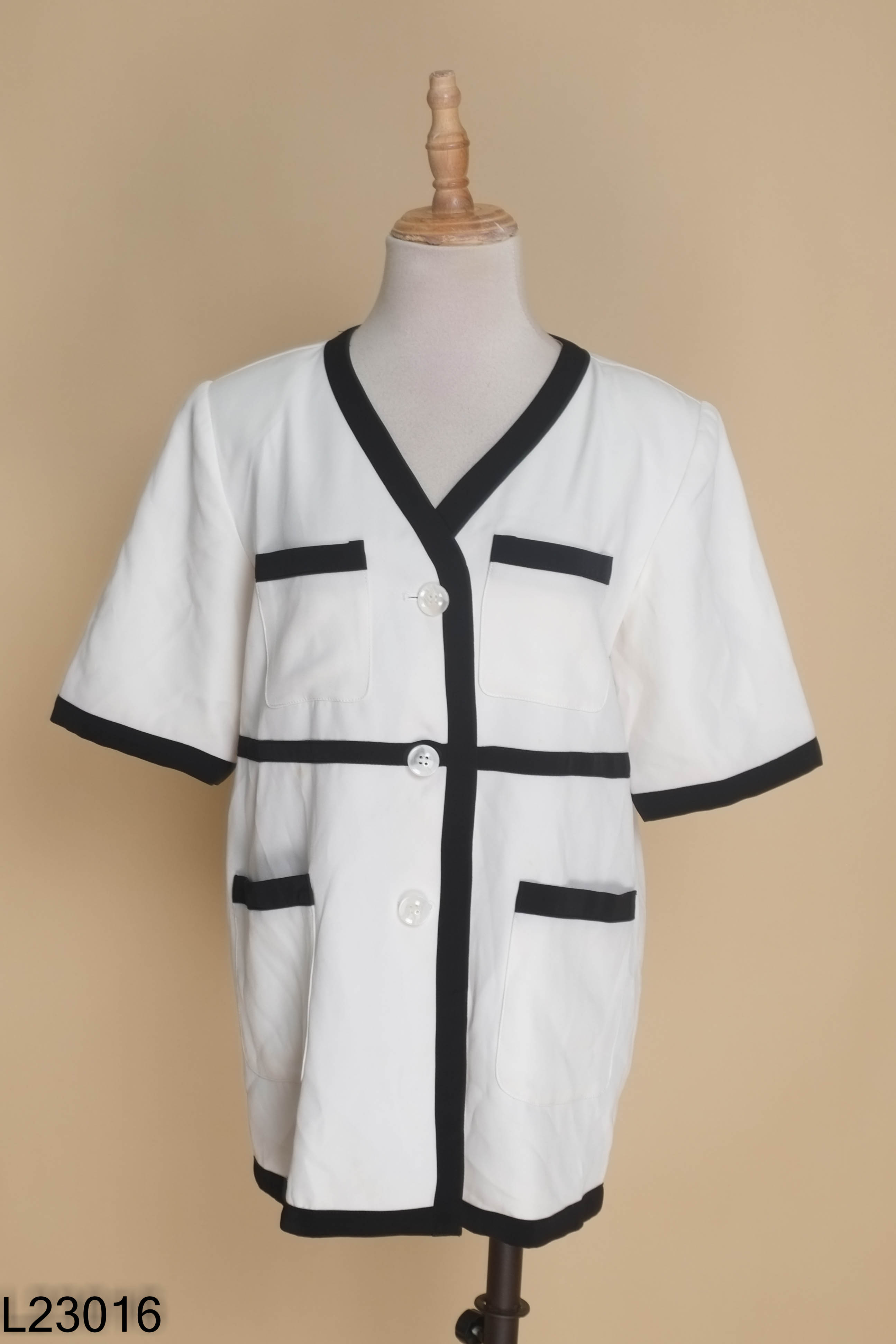 Áo blazers trắng C'CHAT phối viền đen