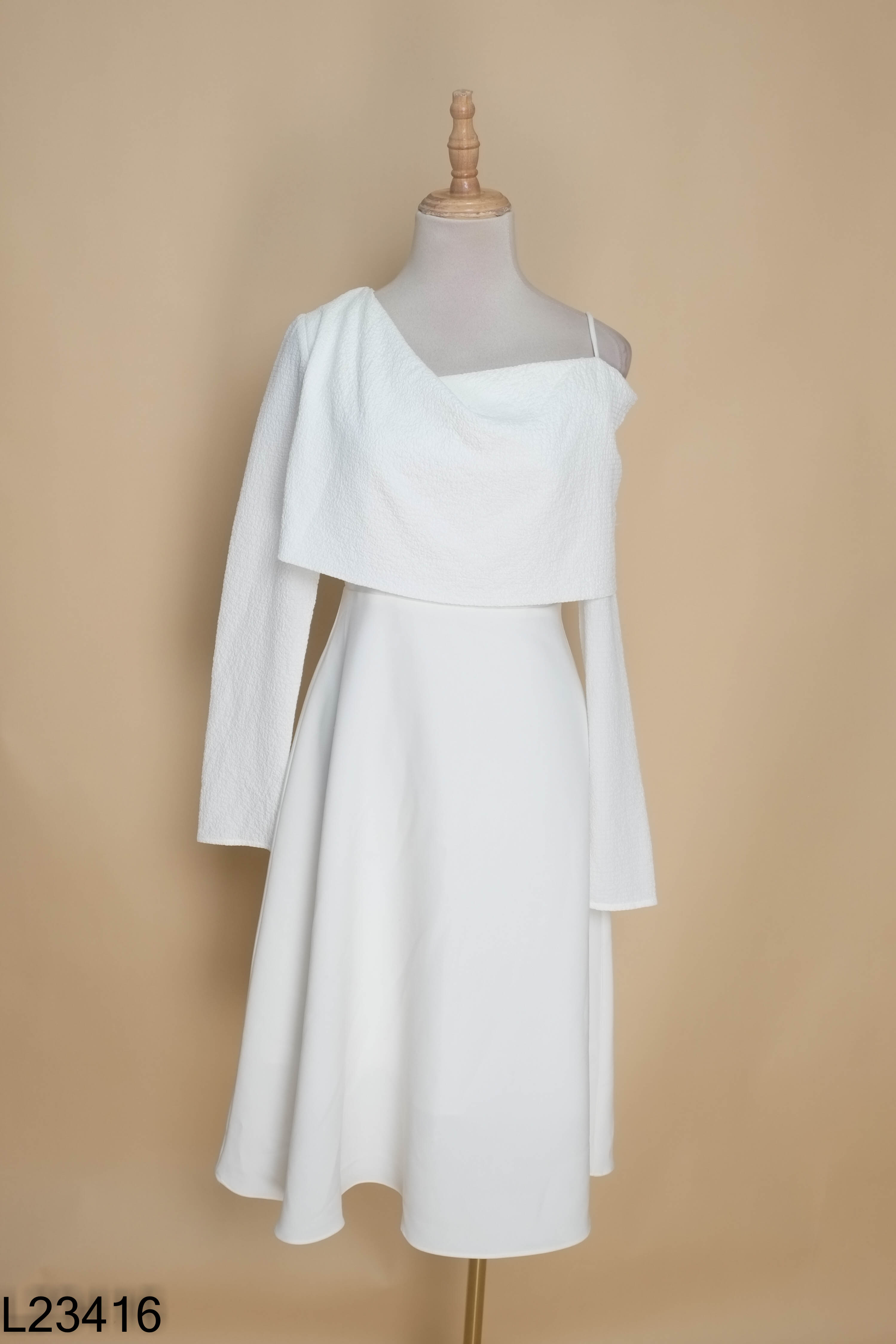 Váy trắng CHARME STORE phối vai
