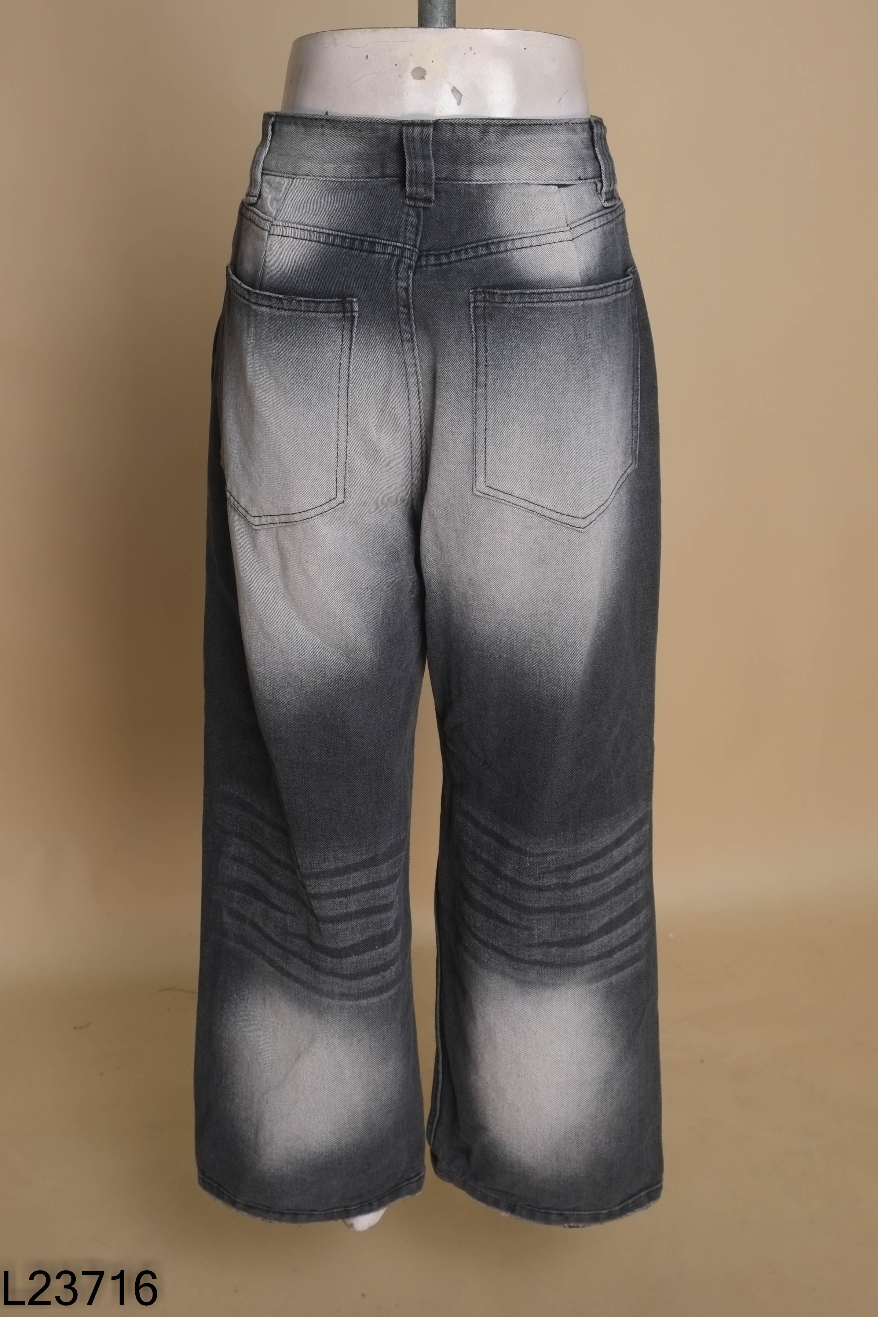 Quần jeans đen bạc đùi