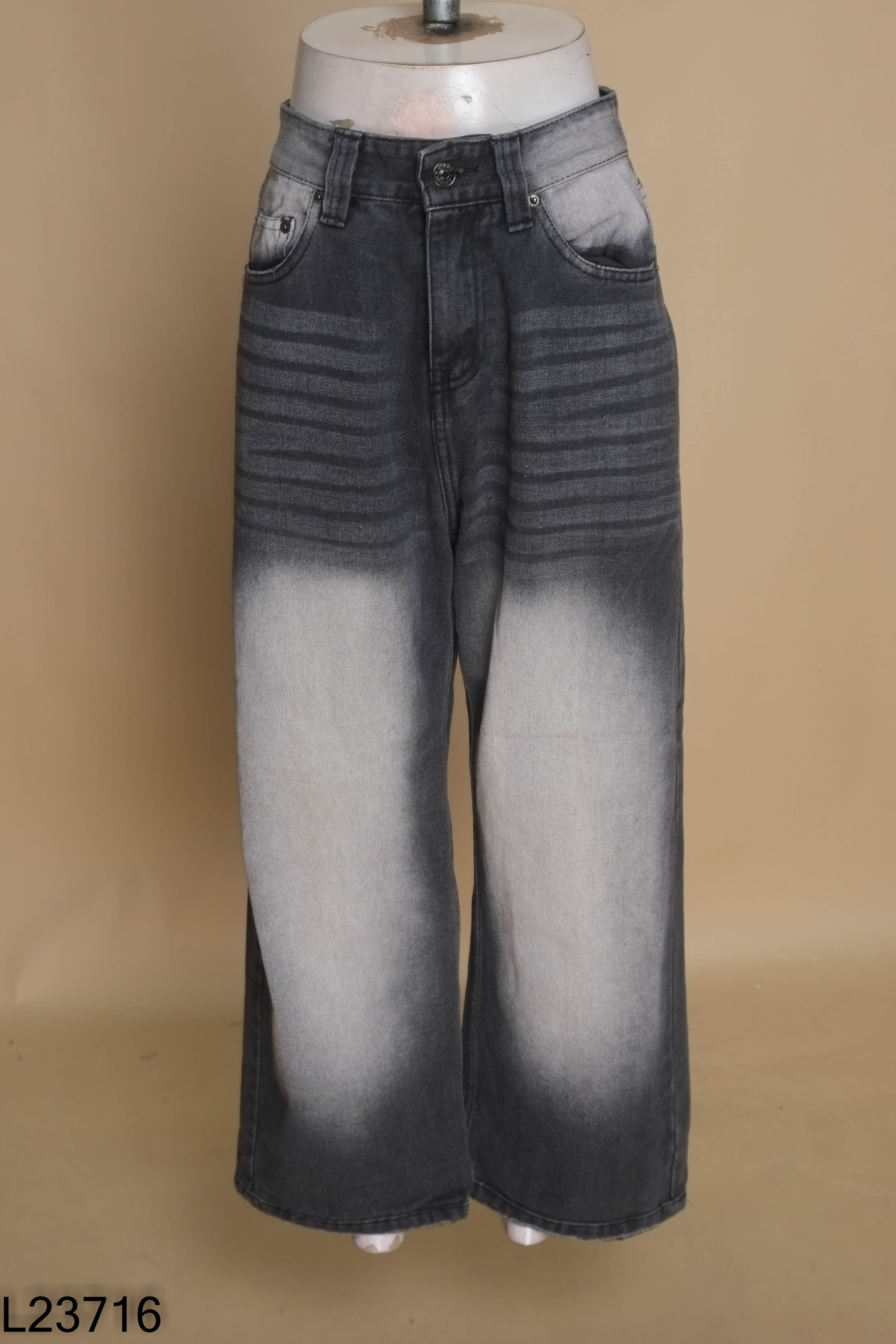 Quần jeans đen bạc đùi