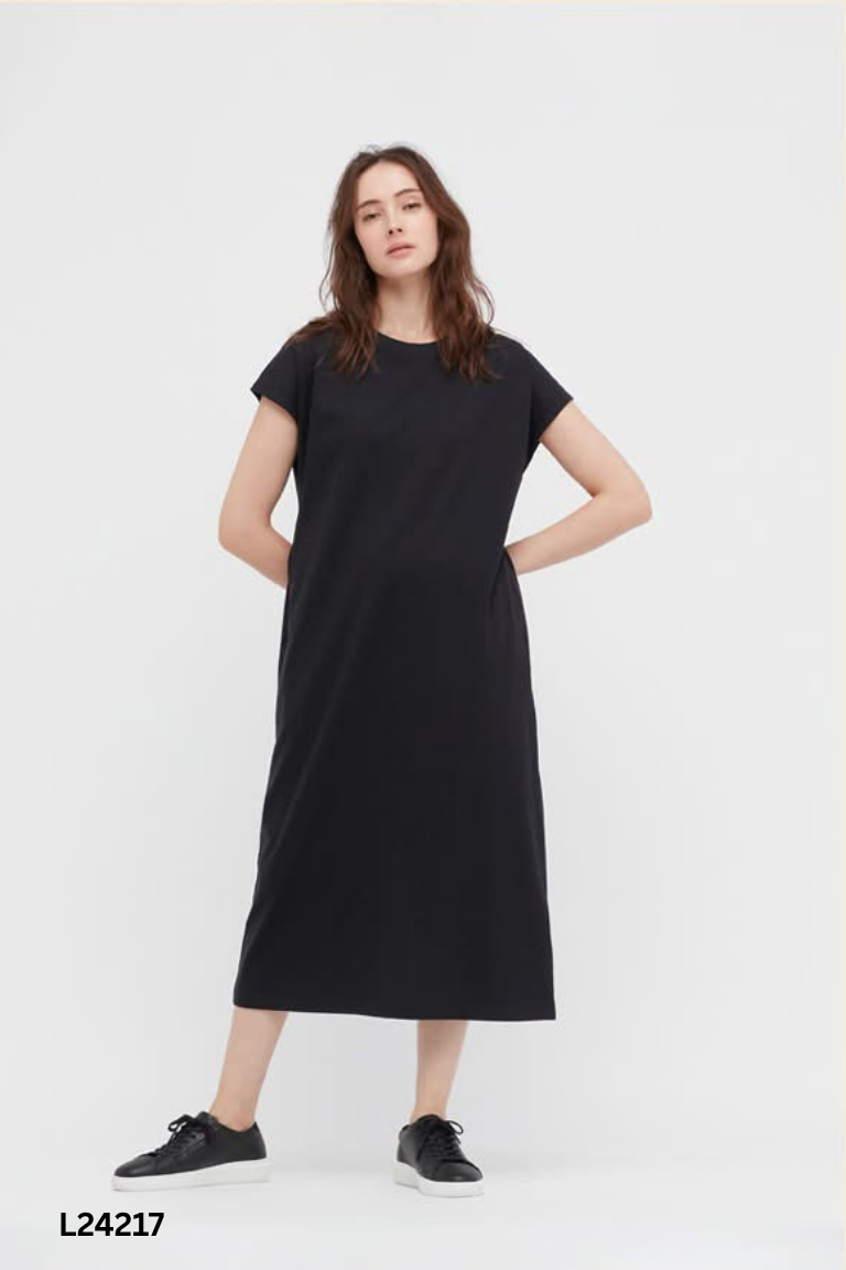 Váy UNIQLO phông đen suông