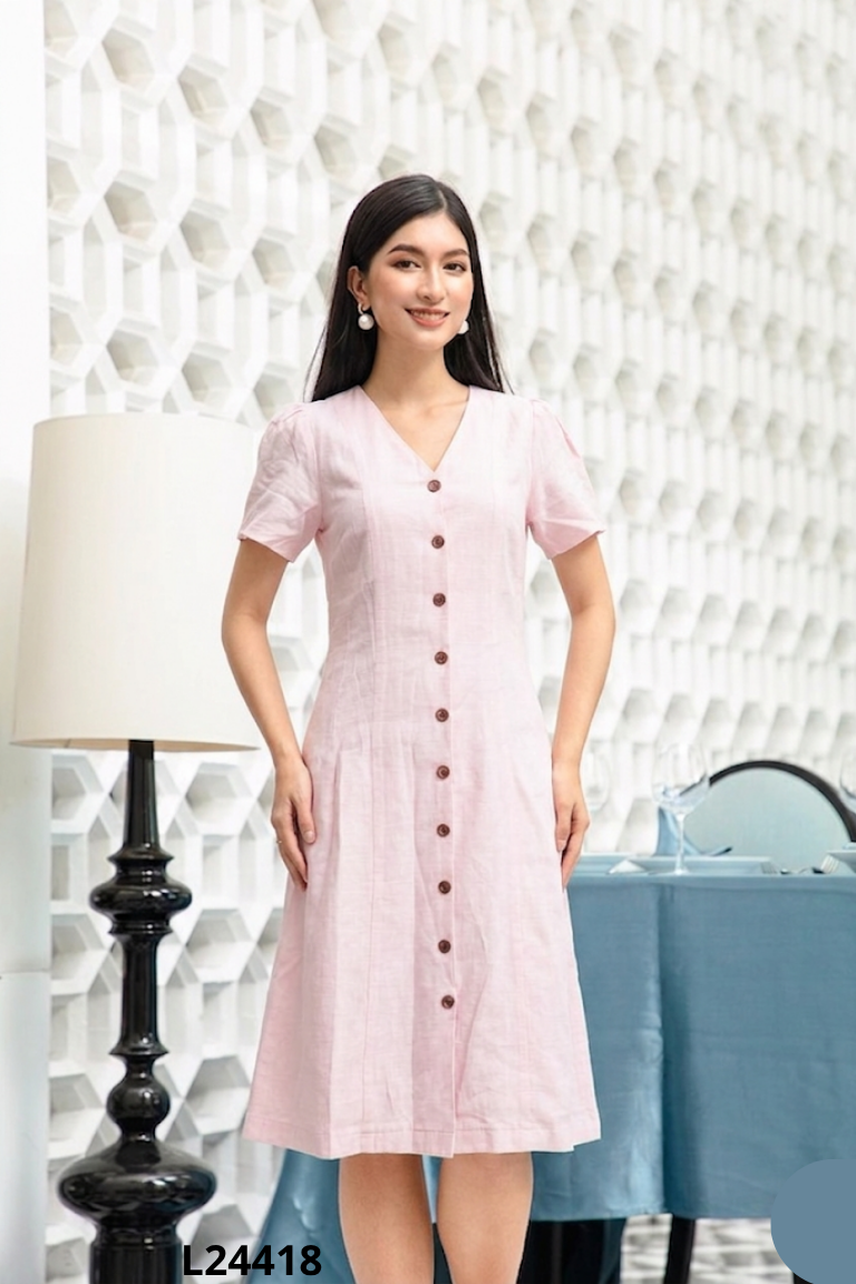 Váy hồng suông cổ tim