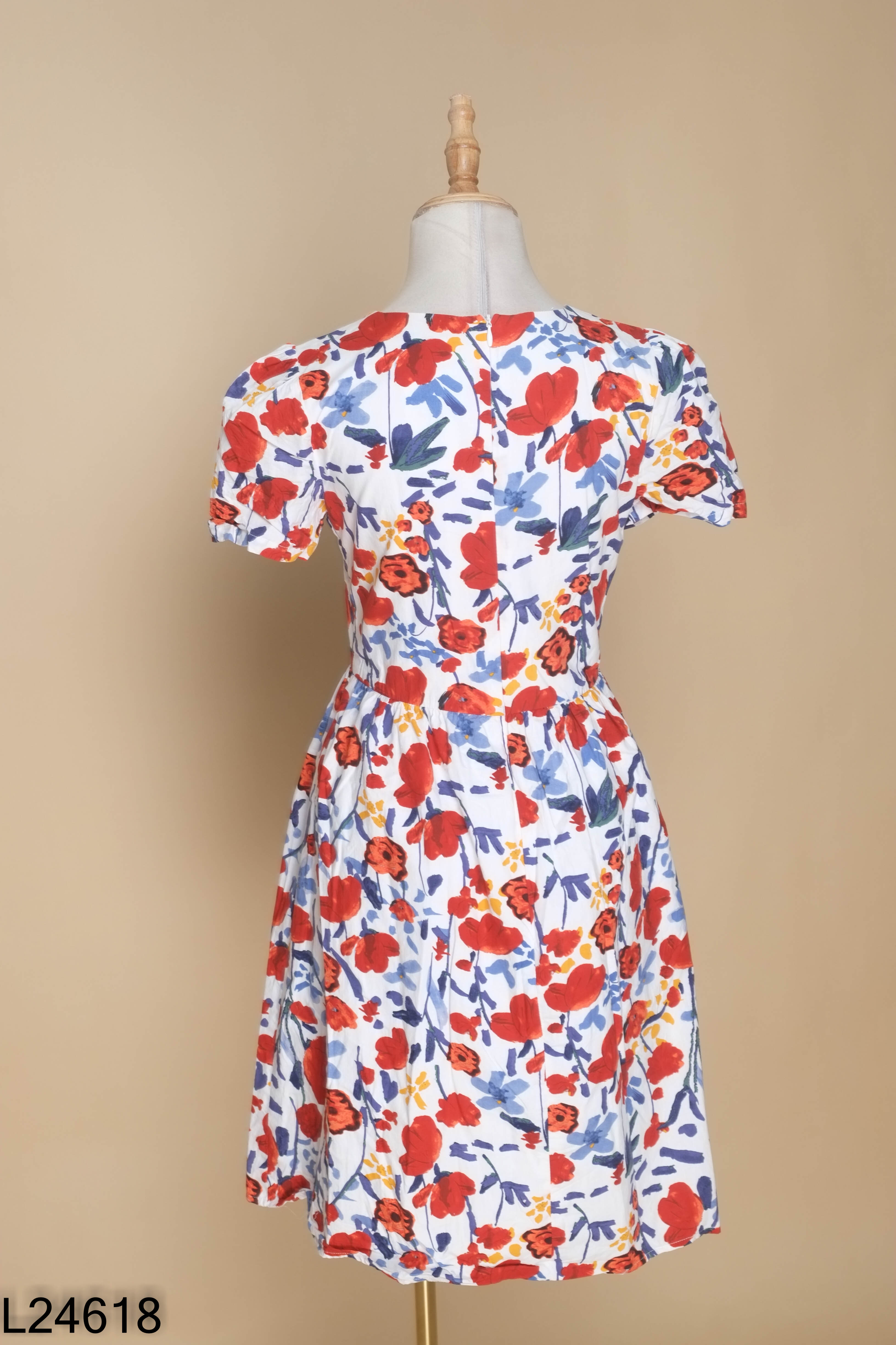 Váy ADORE DRESS trắng phối hoa